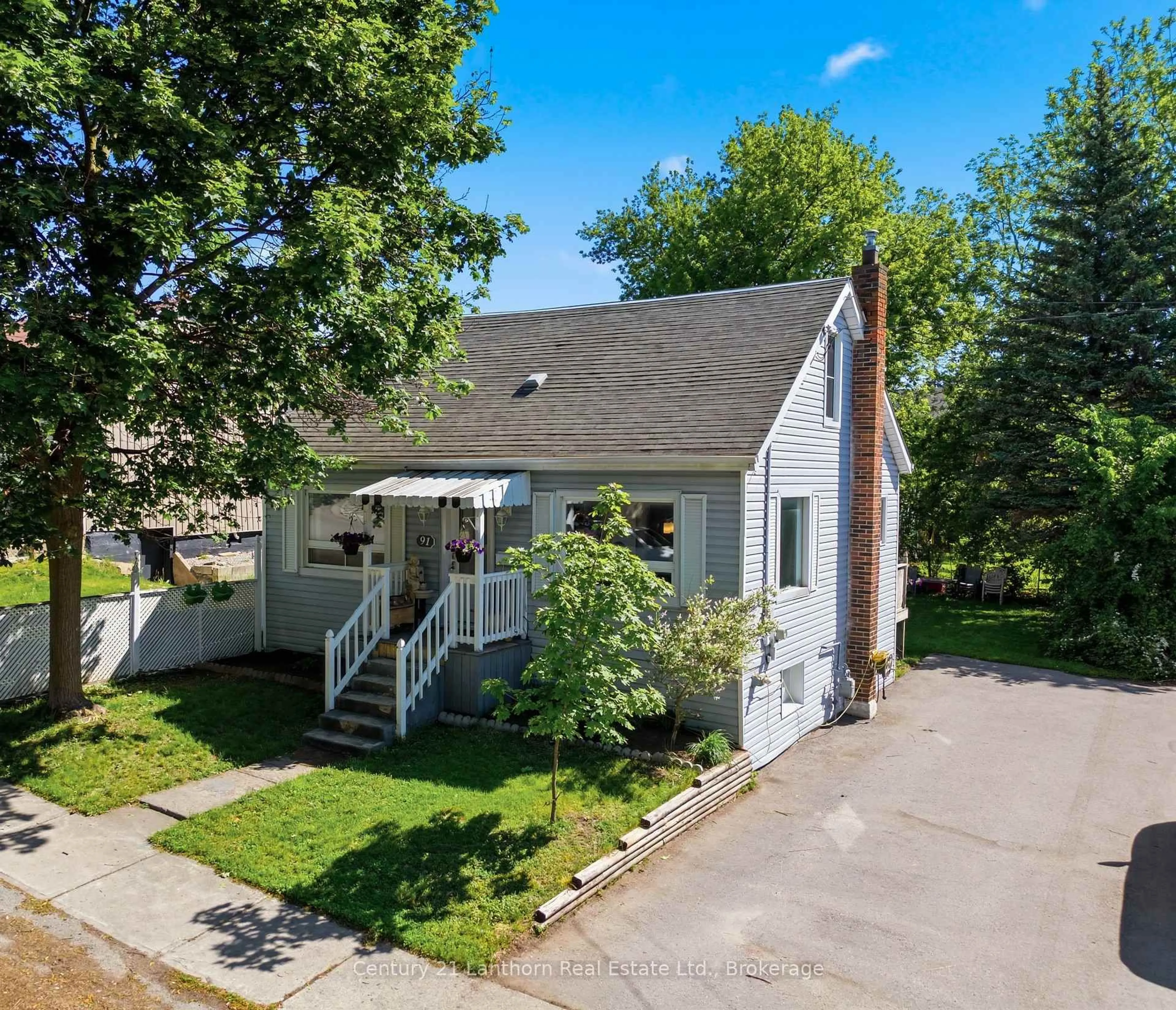 A pic from outside/outdoor area/front of a property/back of a property/a pic from drone, street for 91 Grier St, Belleville Ontario K8P 3A2