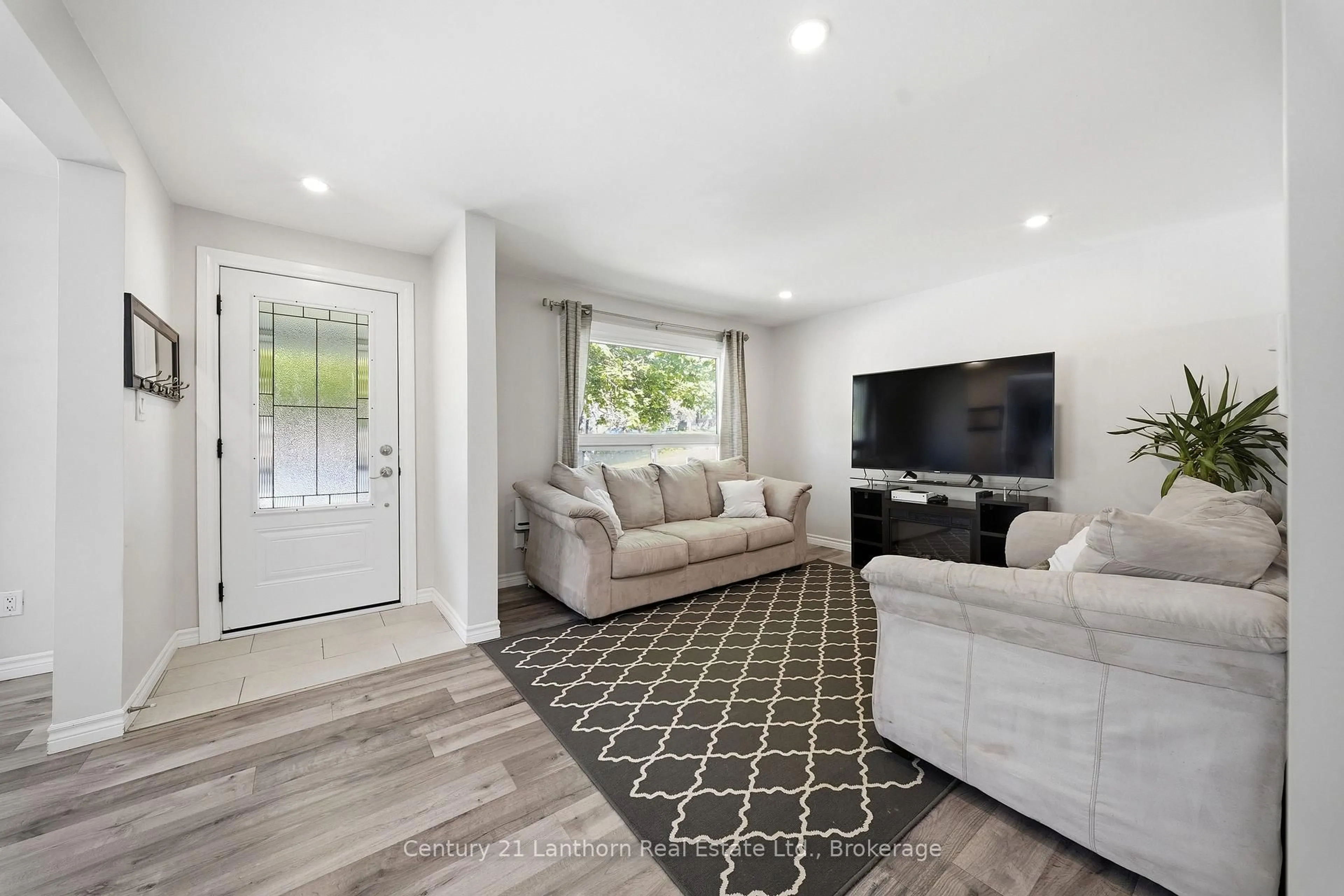 Living room with furniture, unknown for 91 Grier St, Belleville Ontario K8P 3A2