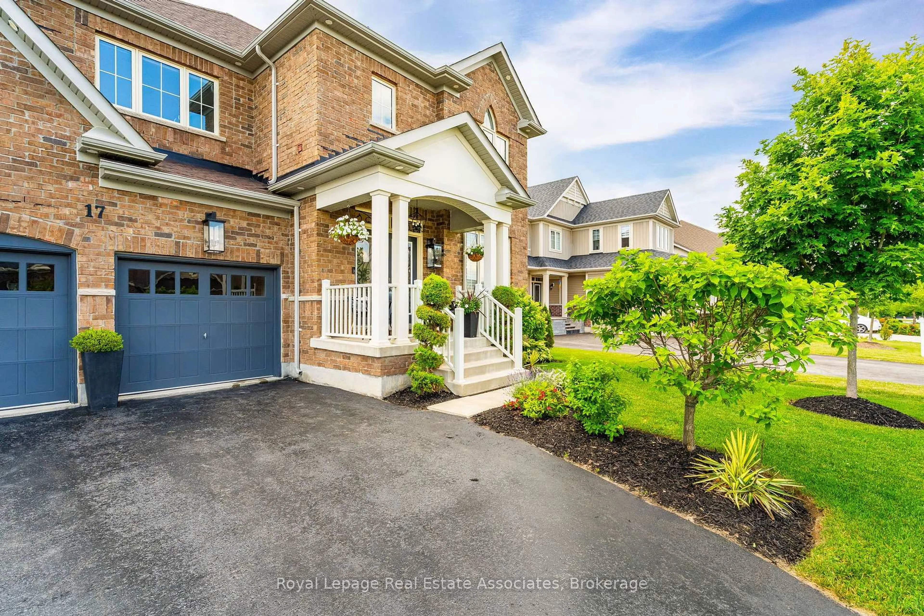 Home with brick exterior material, street for 17 Mitchell Cres, Mono Ontario L9W 6W6