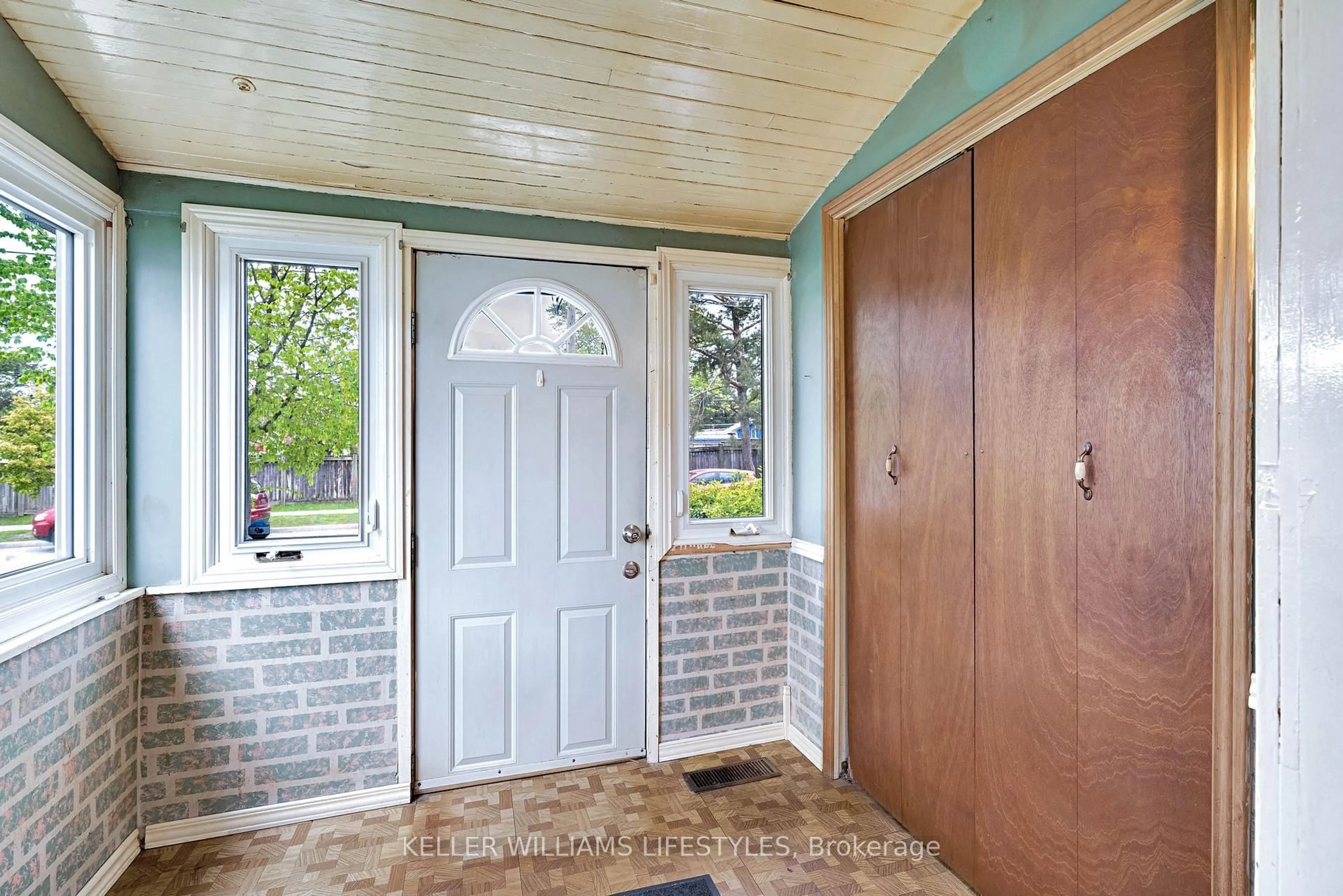 Indoor entryway for 3 Holborn Ave, London South Ontario N6J 2P3