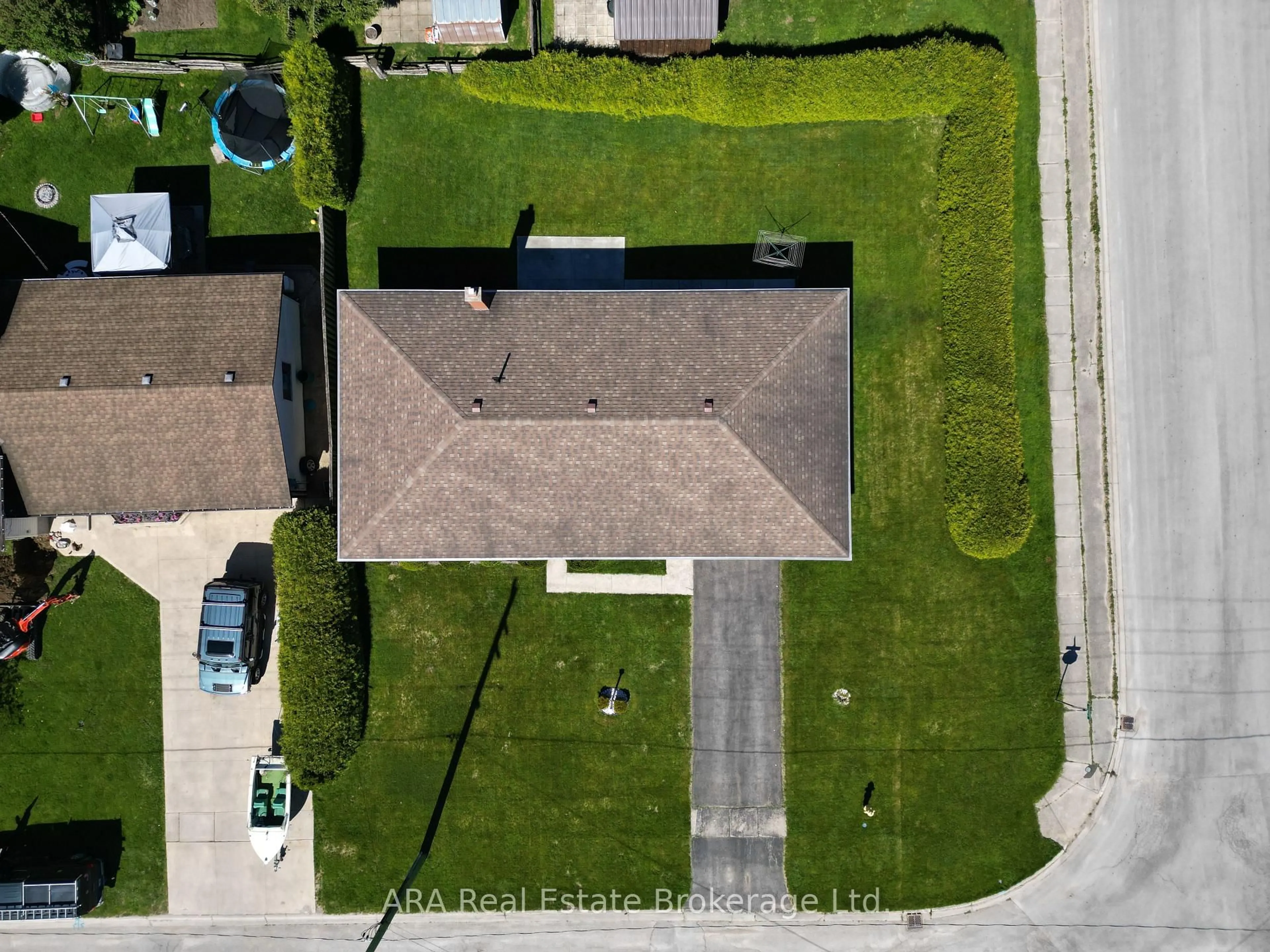 A pic from outside/outdoor area/front of a property/back of a property/a pic from drone, street for 66 Union St, Meaford Ontario N4L 1E6