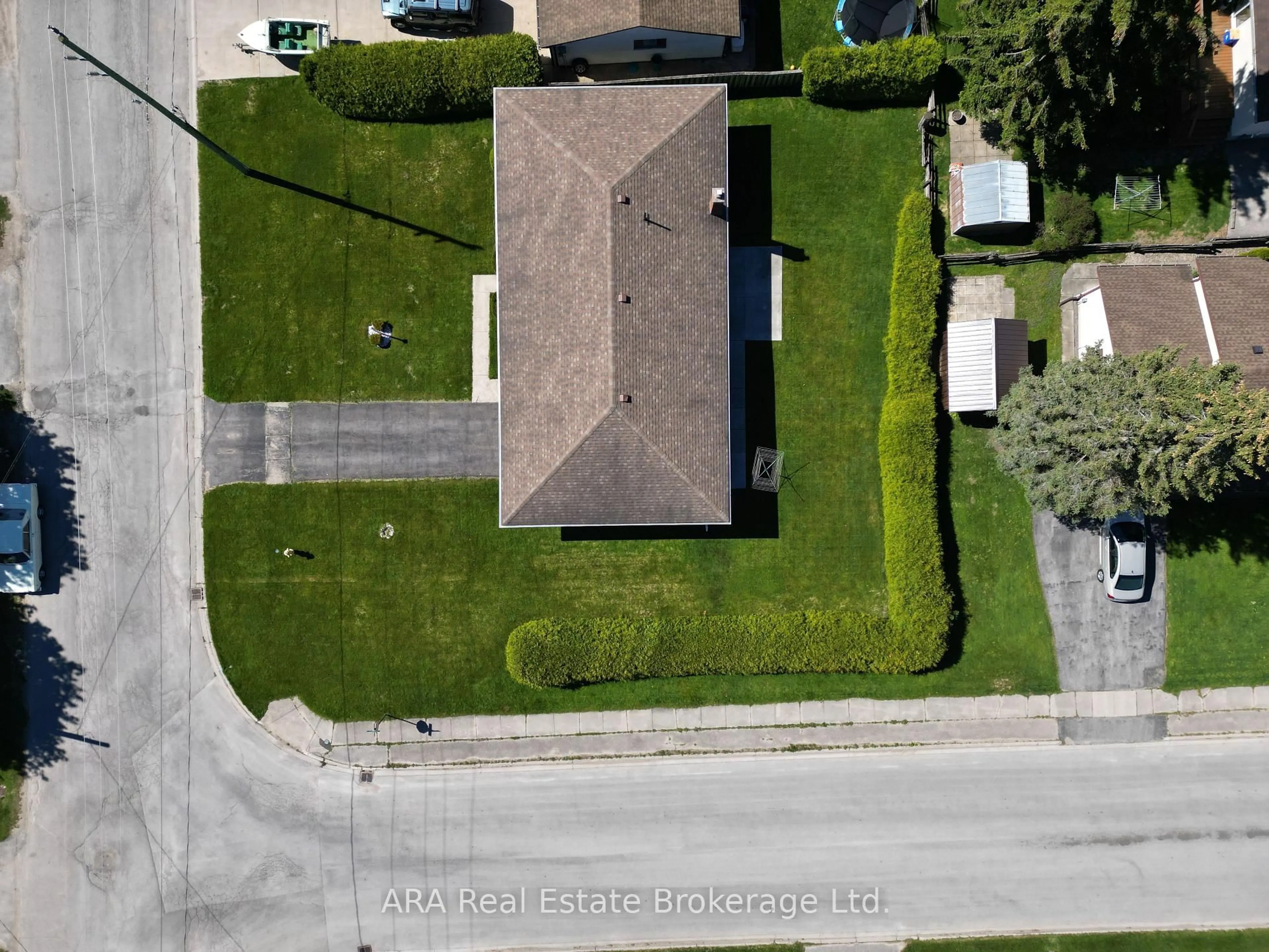 A pic from outside/outdoor area/front of a property/back of a property/a pic from drone, street for 66 Union St, Meaford Ontario N4L 1E6