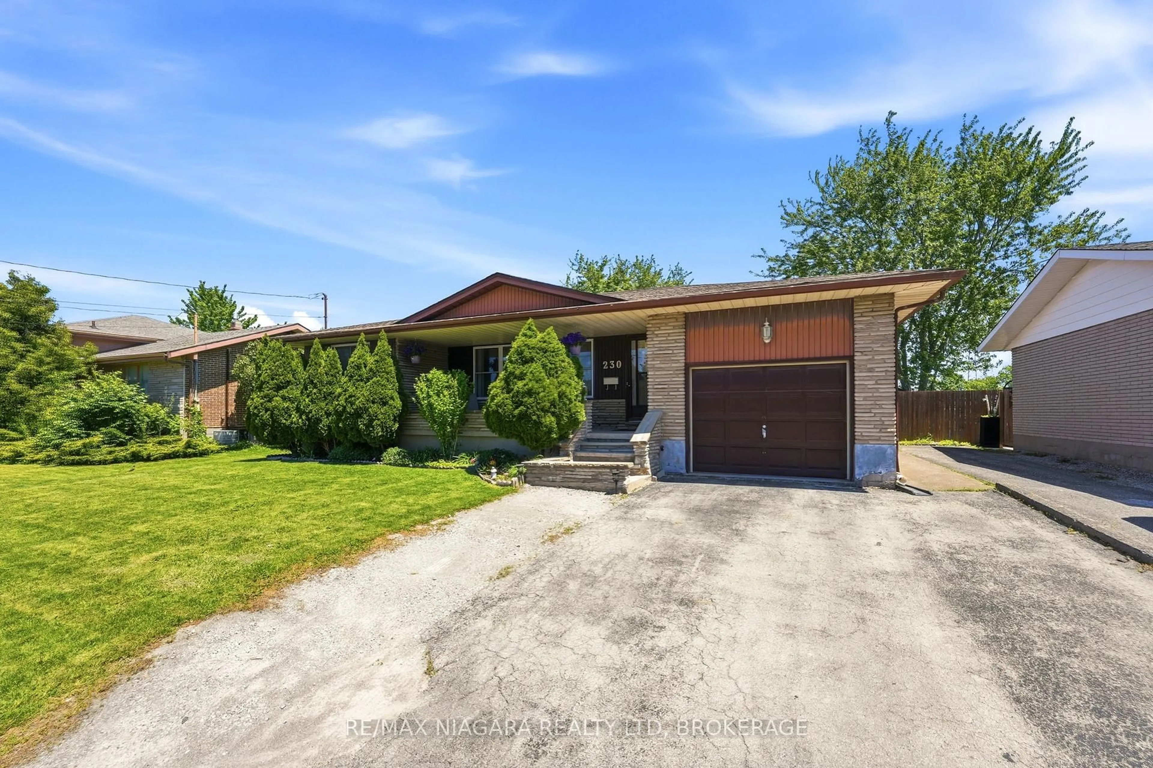 Home with brick exterior material, street for 230 Wellington St, Welland Ontario L3B 1B5