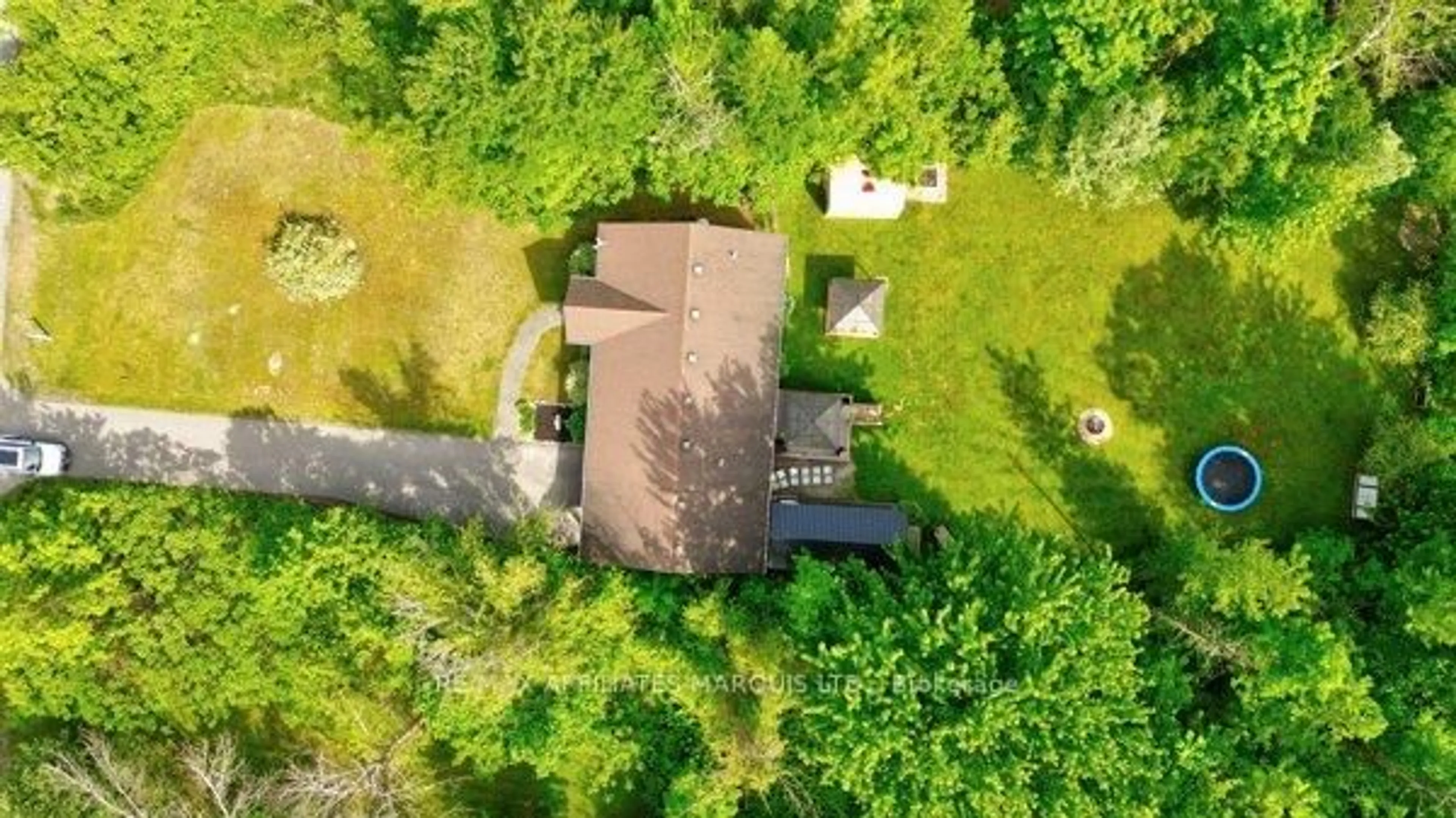 A pic from outside/outdoor area/front of a property/back of a property/a pic from drone, unknown for 5701 Richmond Dr, South Stormont Ontario K0C 1P0