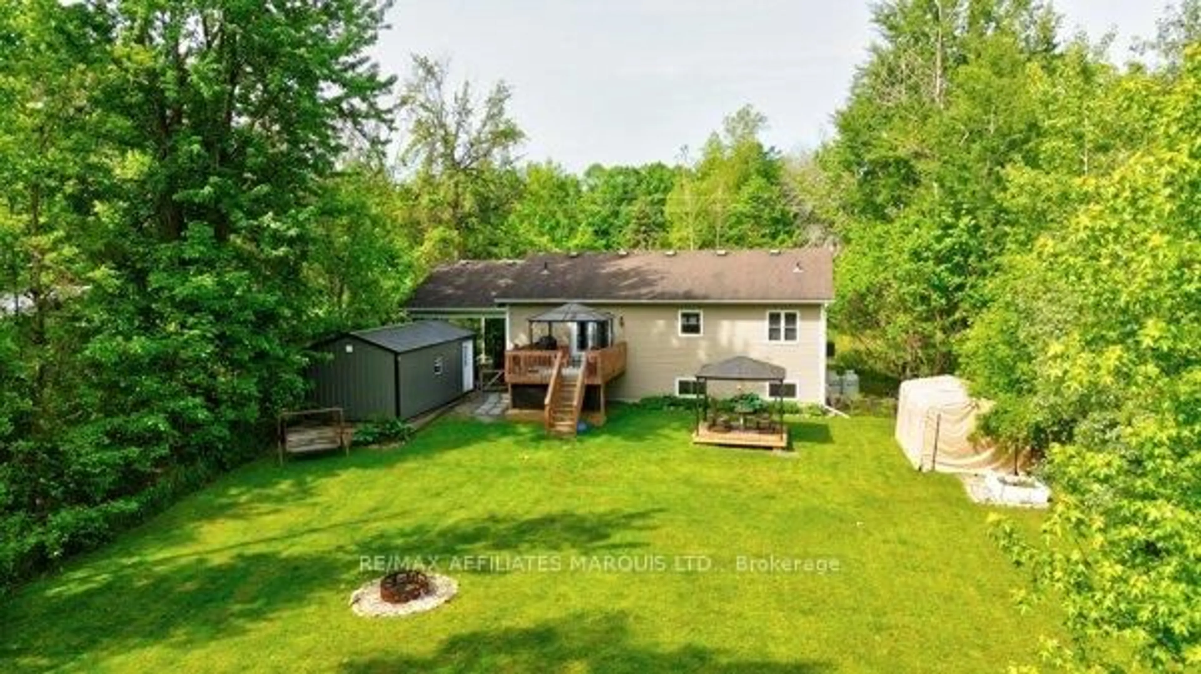 A pic from outside/outdoor area/front of a property/back of a property/a pic from drone, unknown for 5701 Richmond Dr, South Stormont Ontario K0C 1P0