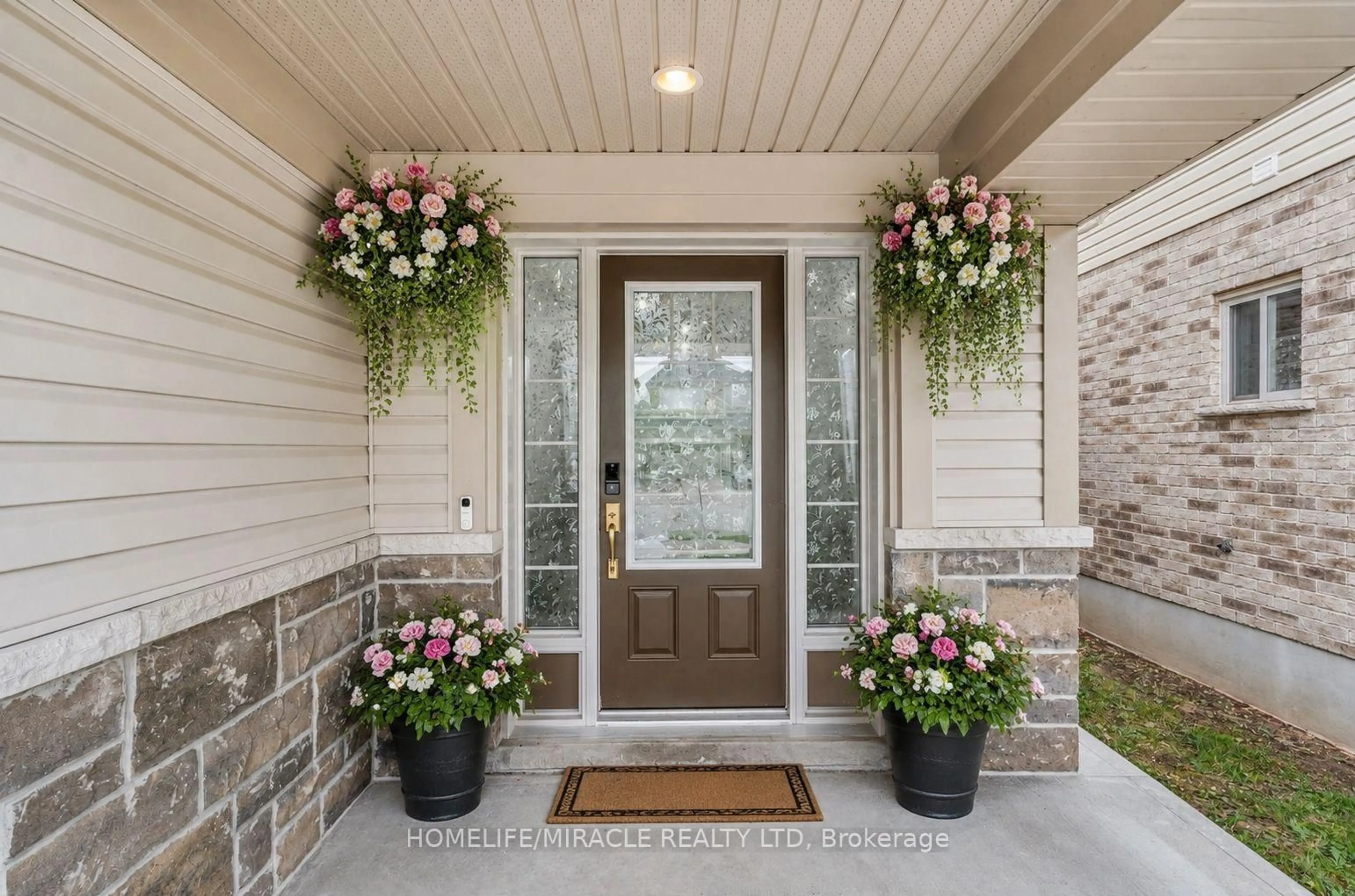 Indoor entryway for 121 Steeplechase Way, Waterloo Ontario N2K 0E7