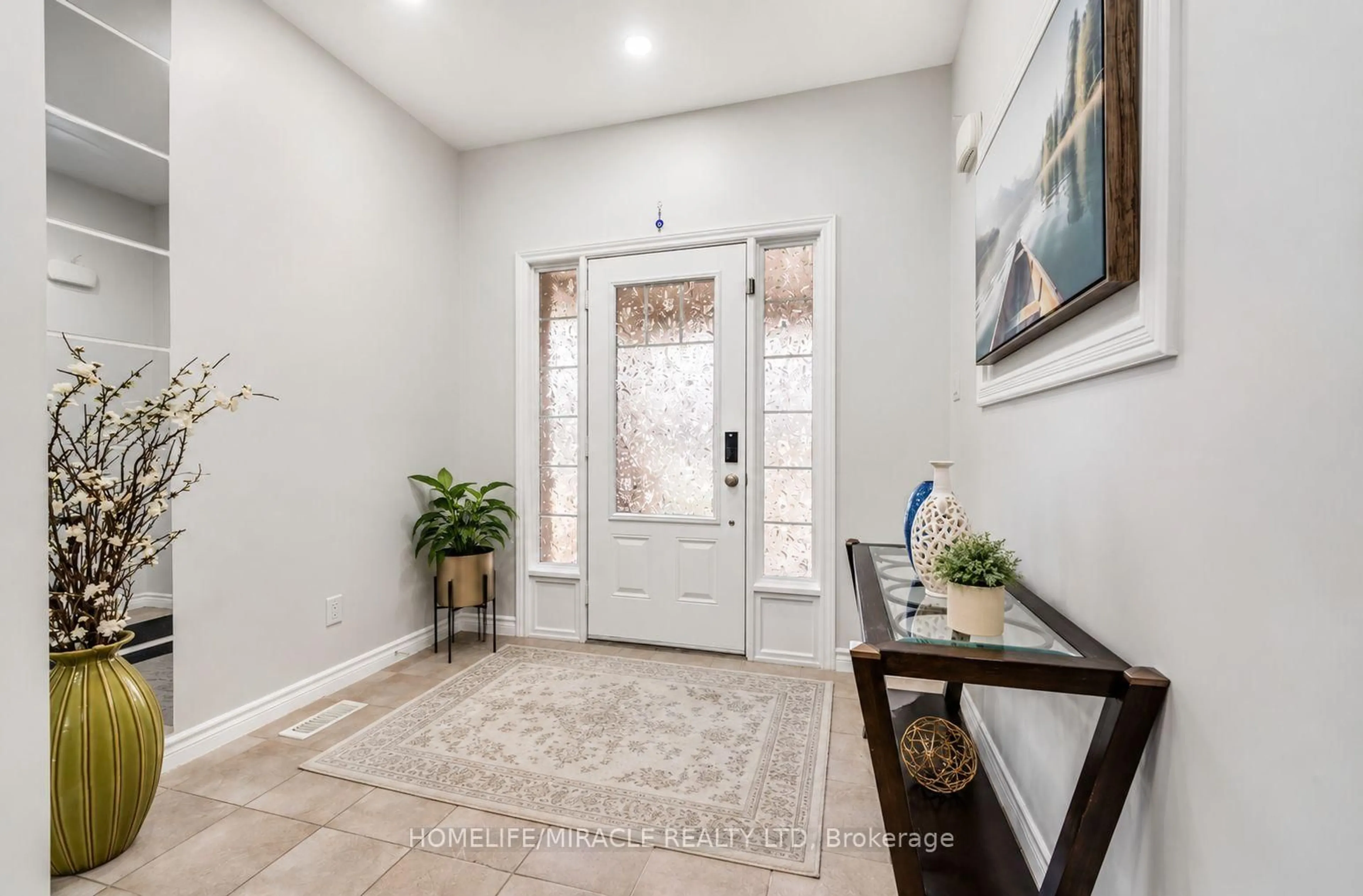 Indoor entryway for 121 Steeplechase Way, Waterloo Ontario N2K 0E7