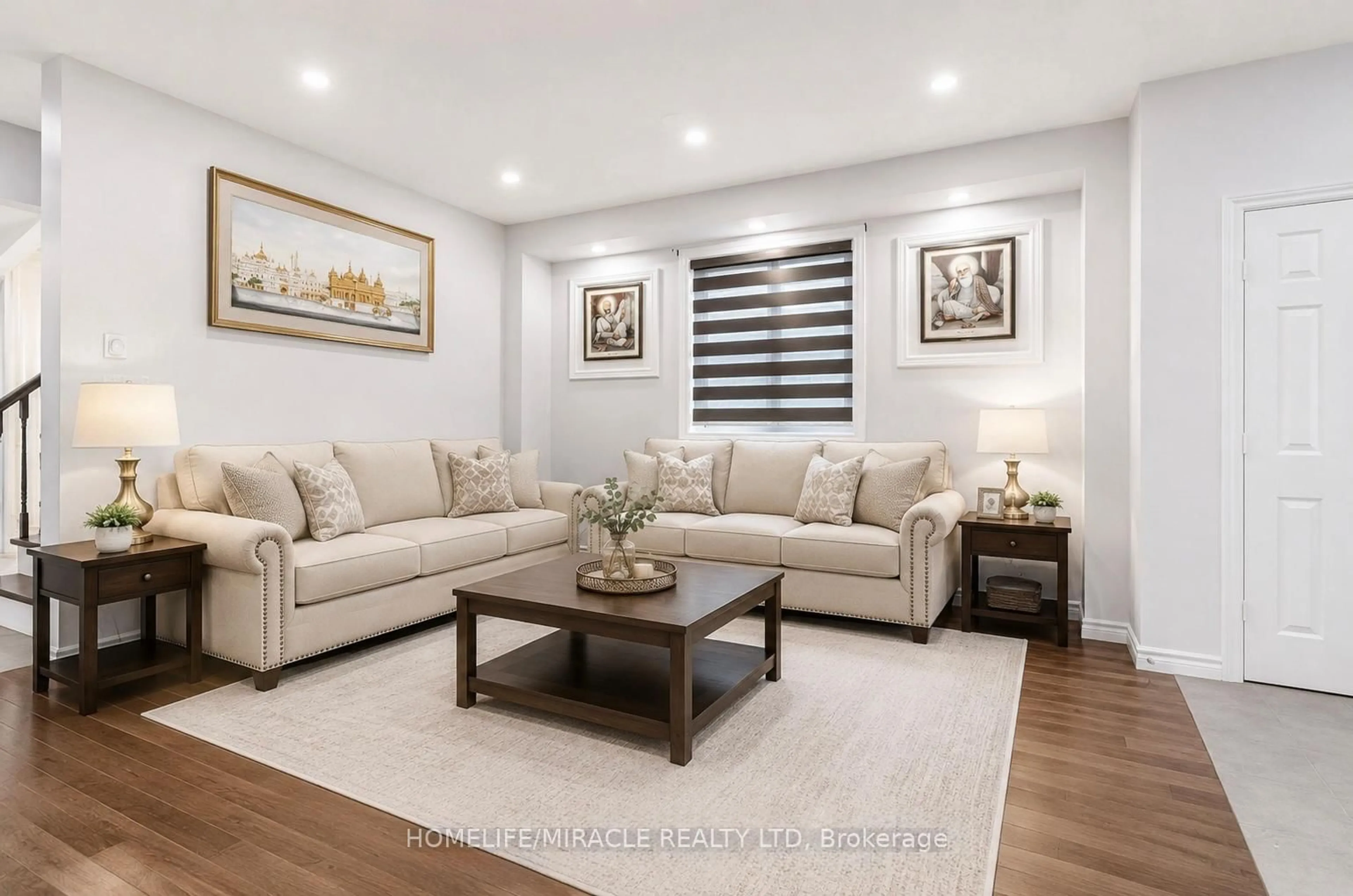 Living room with furniture, wood/laminate floor for 121 Steeplechase Way, Waterloo Ontario N2K 0E7