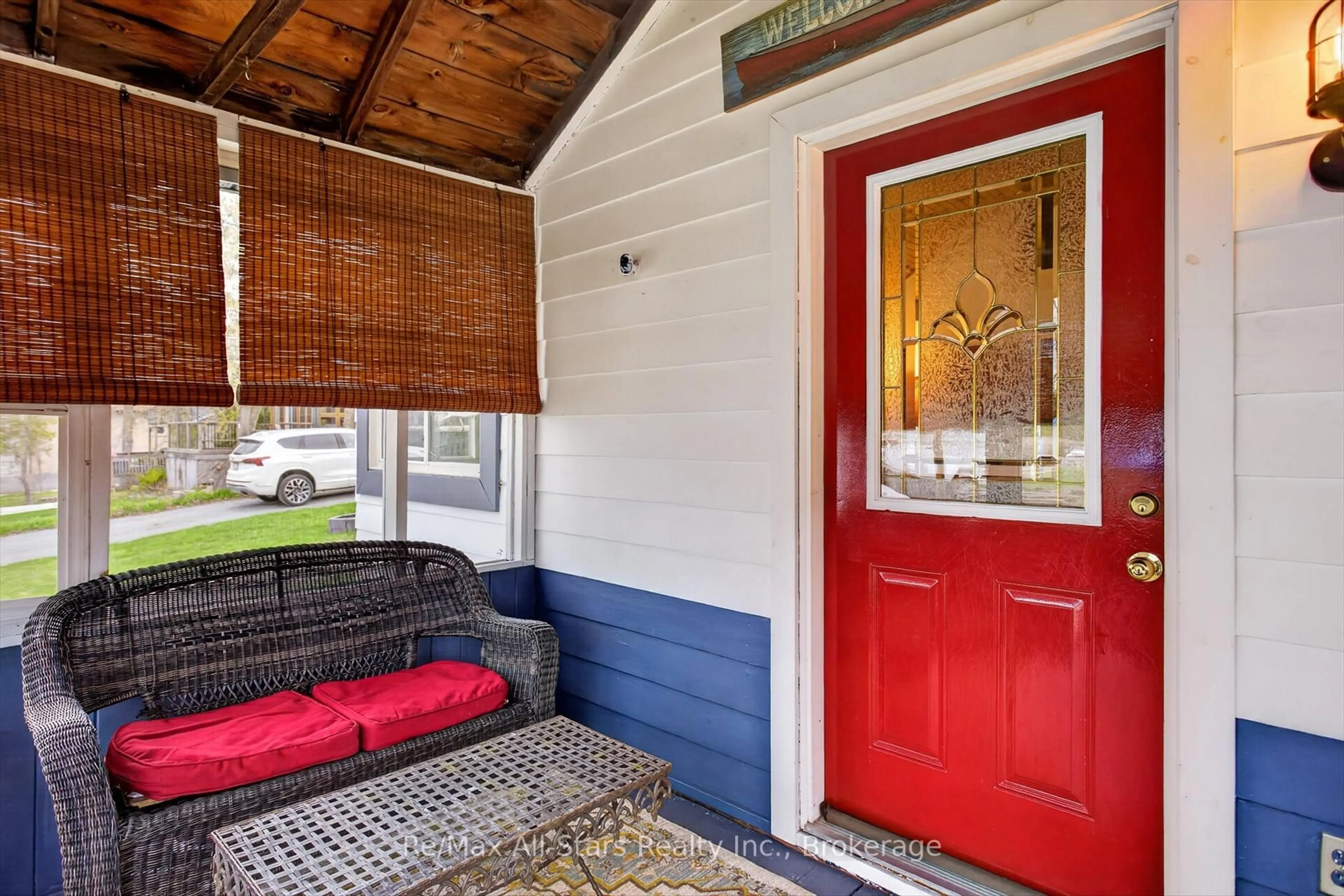 Indoor entryway for 2 Elder St, Kawartha Lakes Ontario K0M 1L0