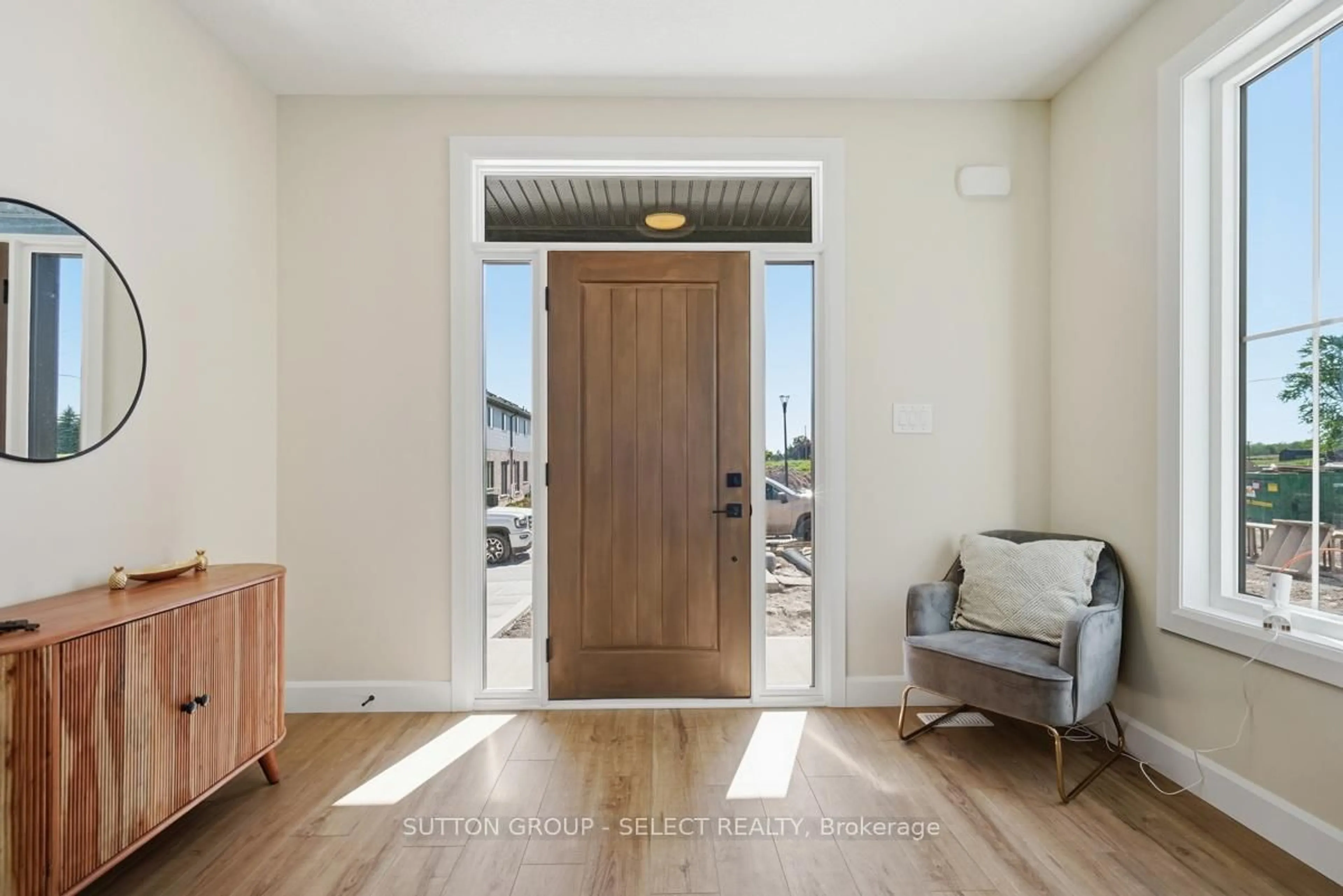 Indoor entryway for 2625 BARN SWALLOW Pl, London South Ontario N6M 0J5