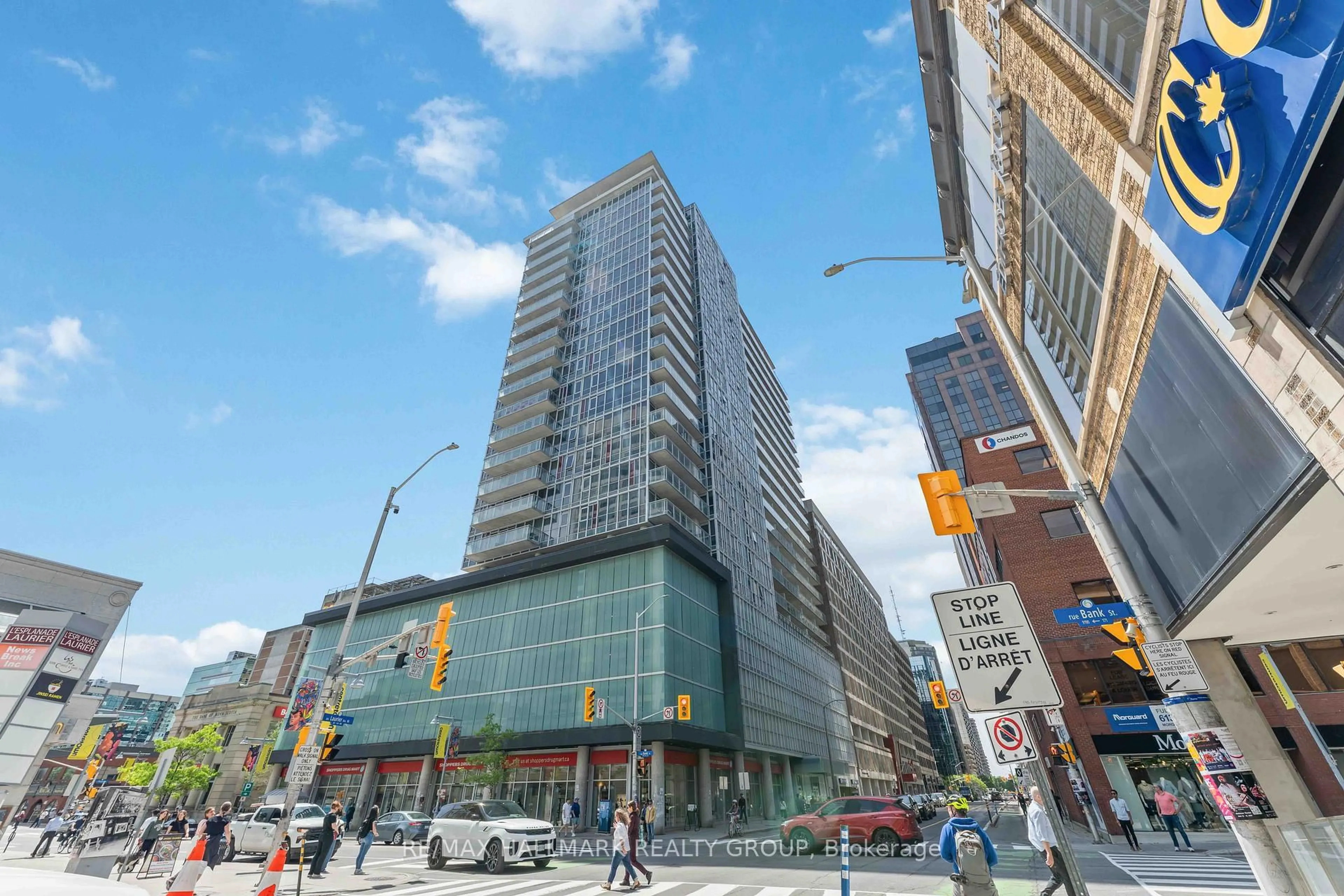 Patio, street for 324 Laurier Ave #2110, Ottawa Ontario K1P 0A4