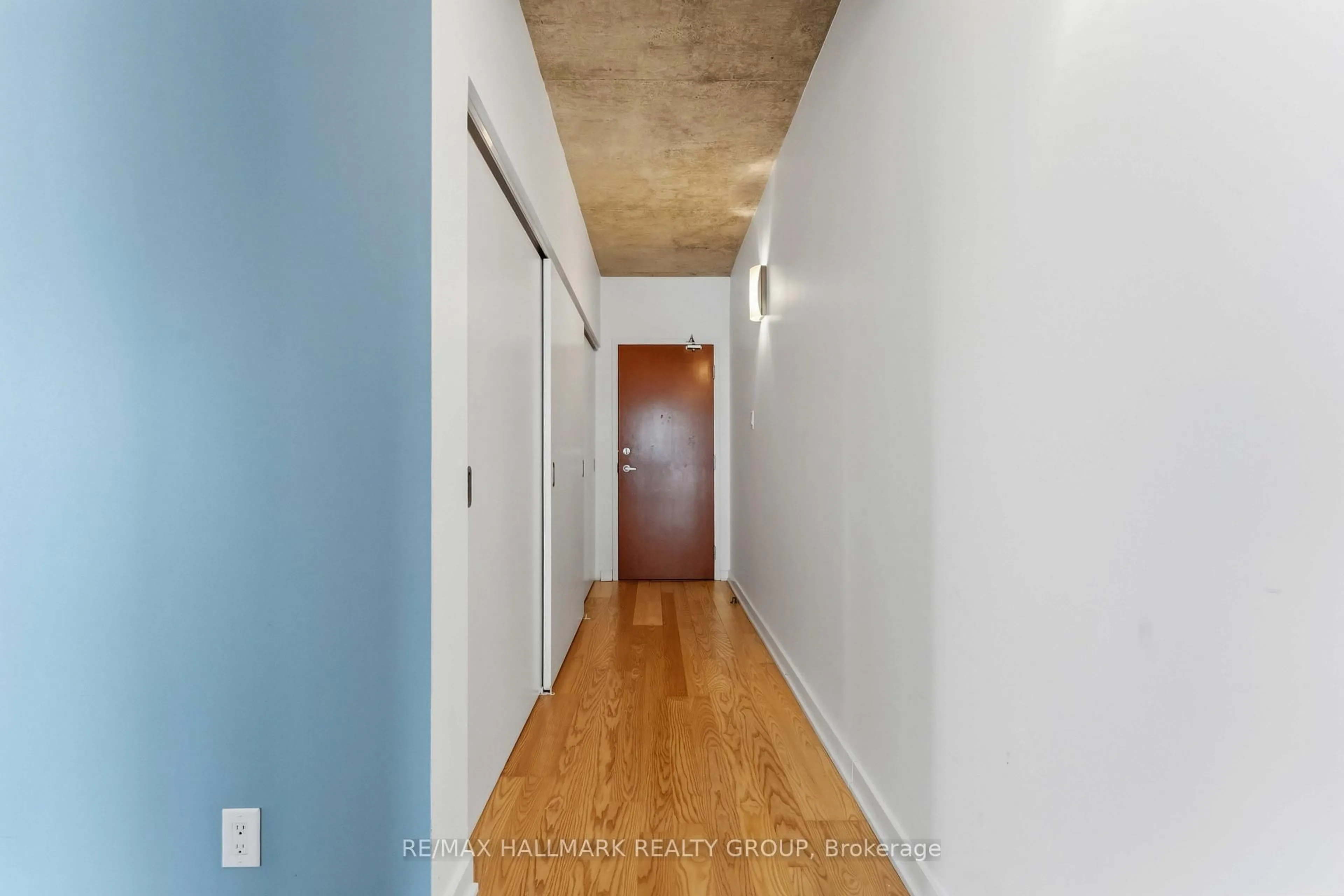 A pic of a room for 324 Laurier Ave #2110, Ottawa Ontario K1P 0A4