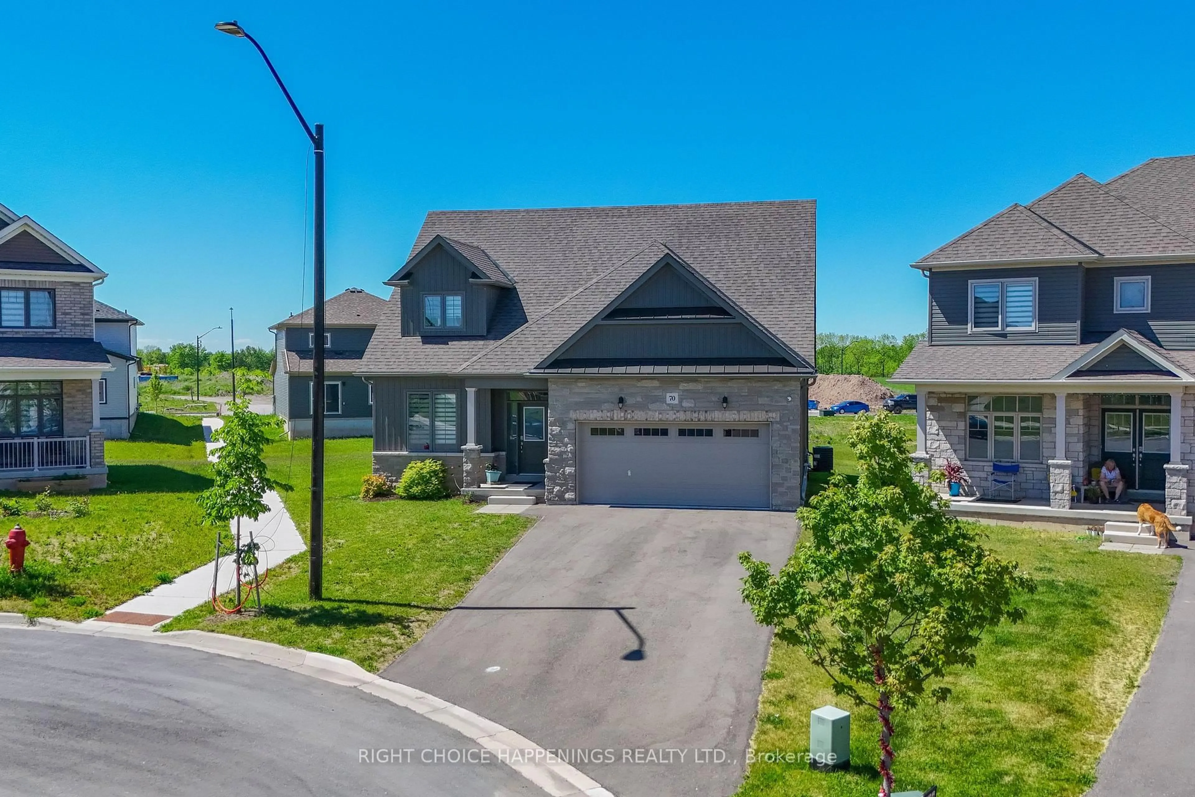 A pic from outside/outdoor area/front of a property/back of a property/a pic from drone, street for 70 Oriole Cres, Port Colborne Ontario L3K 6E2