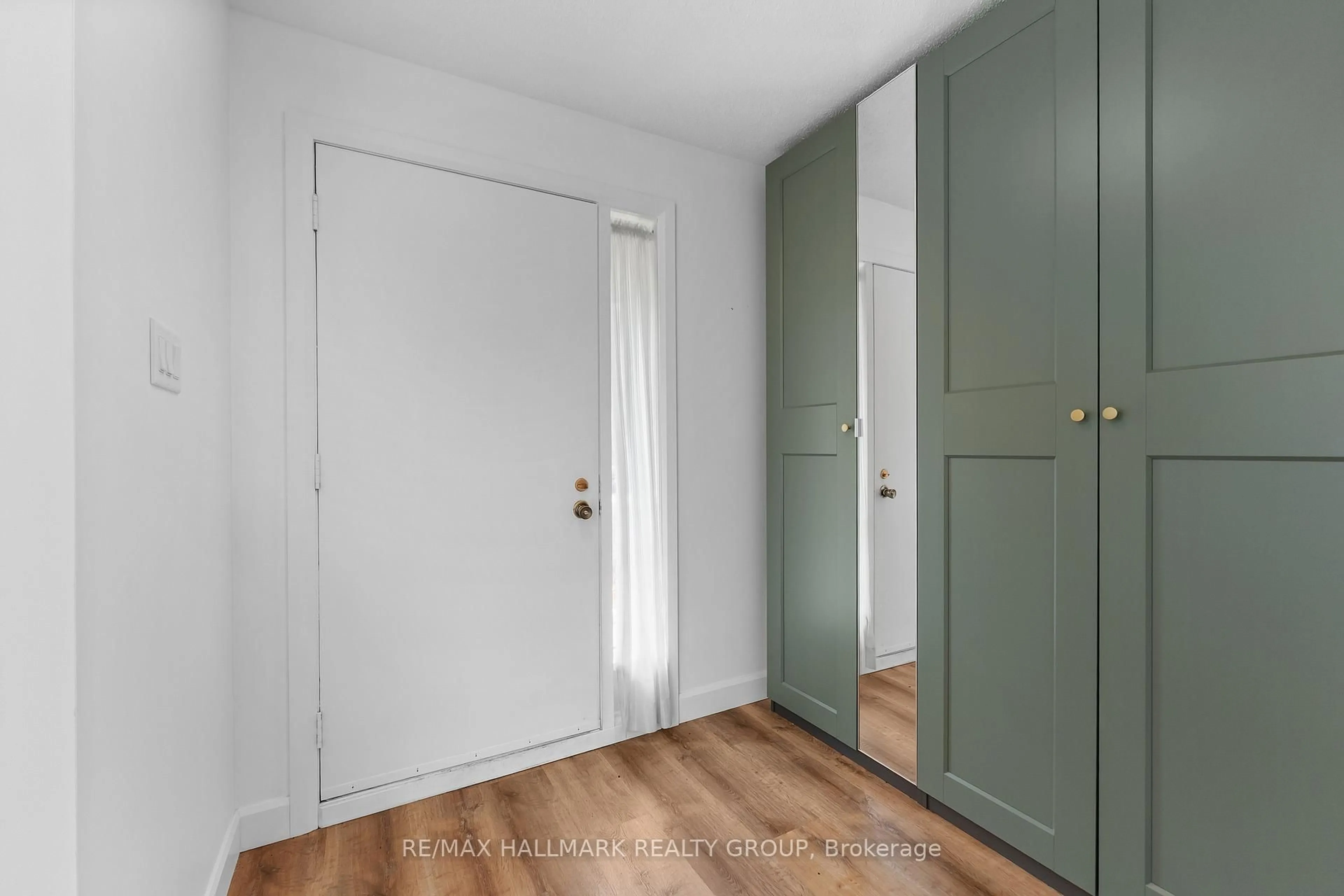 Indoor entryway for 890 Cahill Dr #41, Ottawa Ontario K1V 9A4