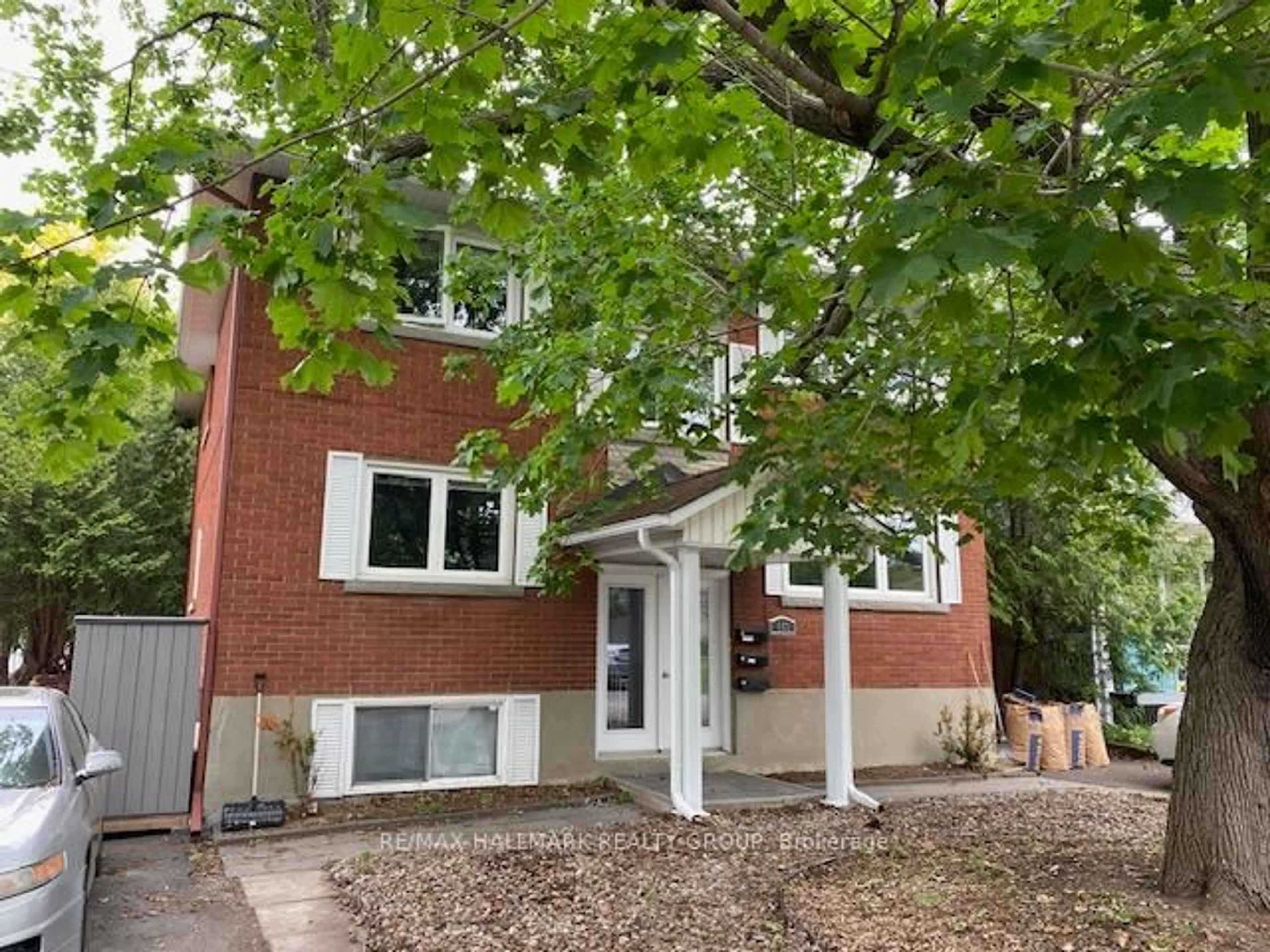 Home with brick exterior material, street for 657 Golden Ave, Ottawa Ontario K2A 2G3