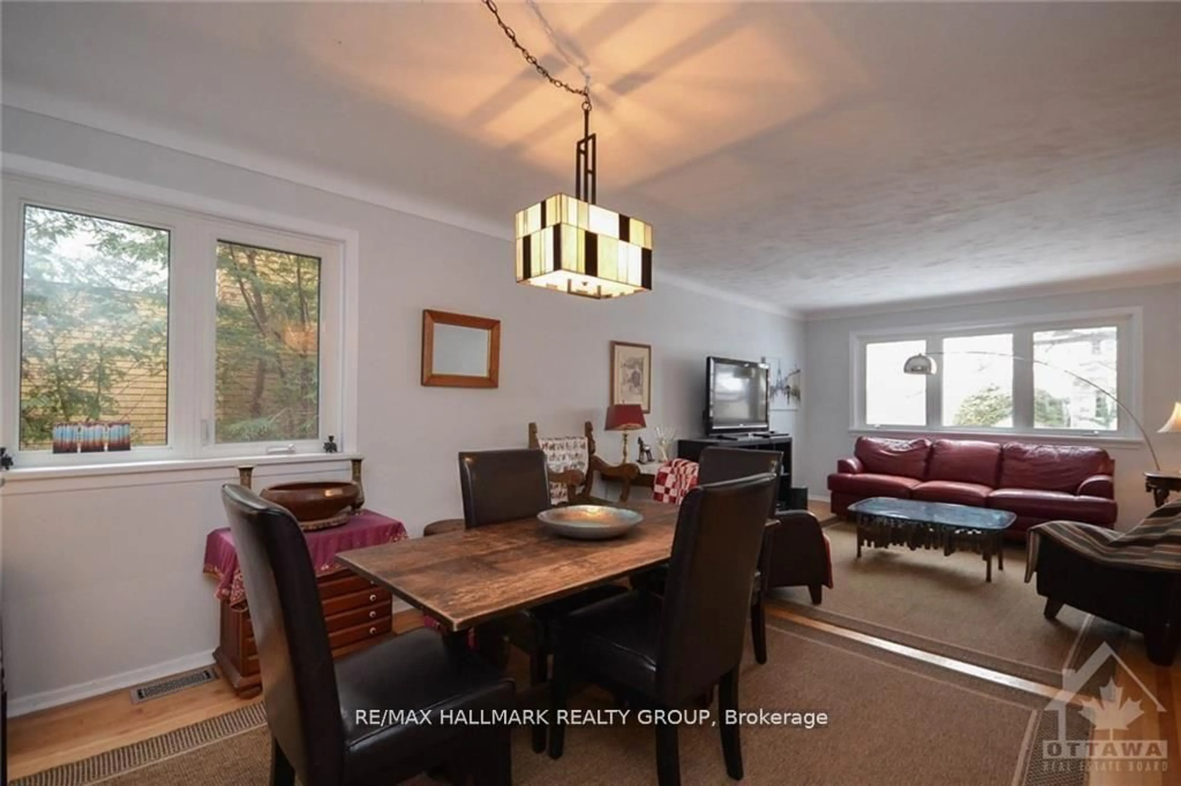 Dining room, wood/laminate floor for 657 Golden Ave, Ottawa Ontario K2A 2G3