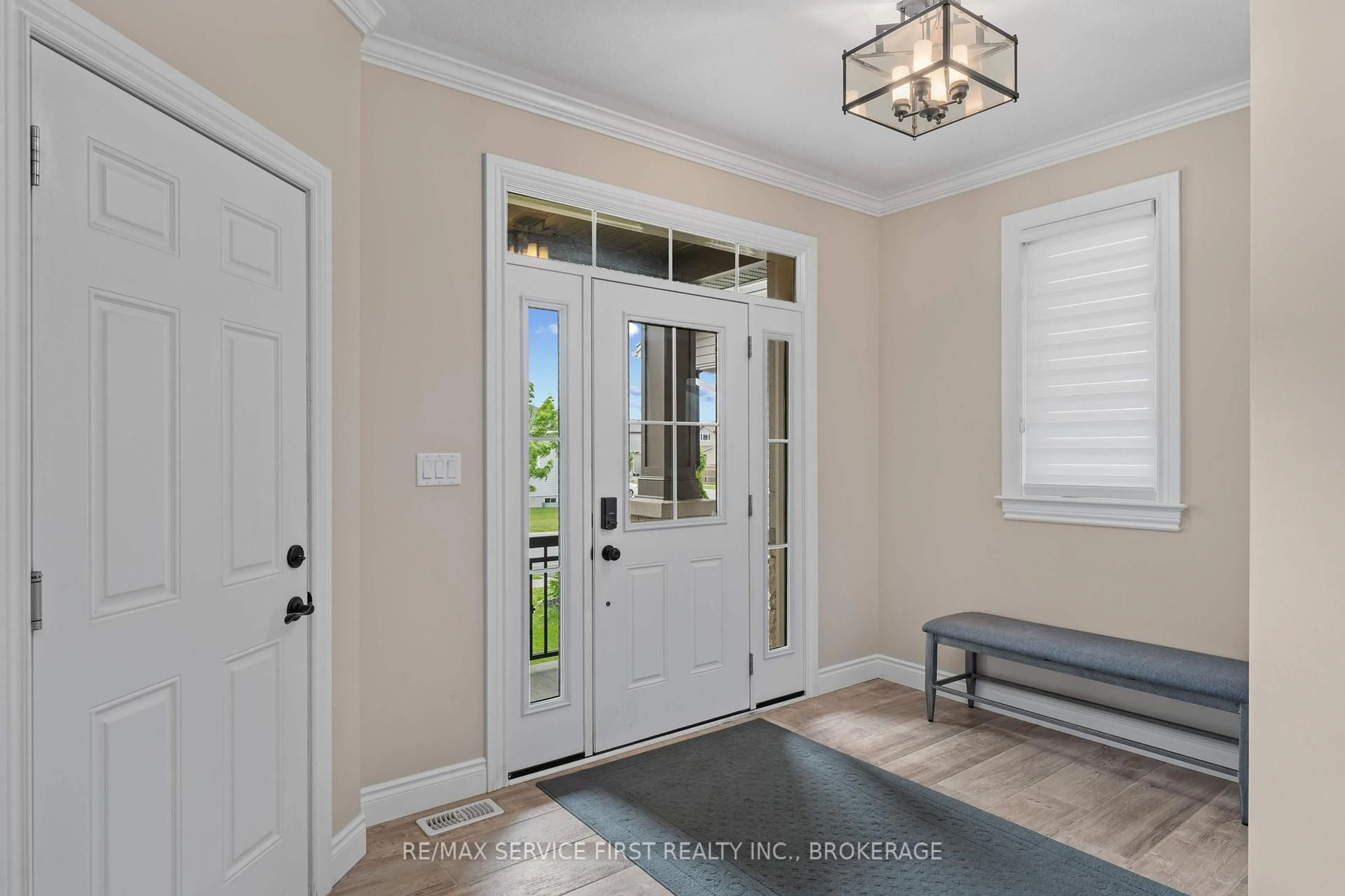 Indoor entryway for 141 Champagne Cres, Loyalist Ontario K7N 0B3