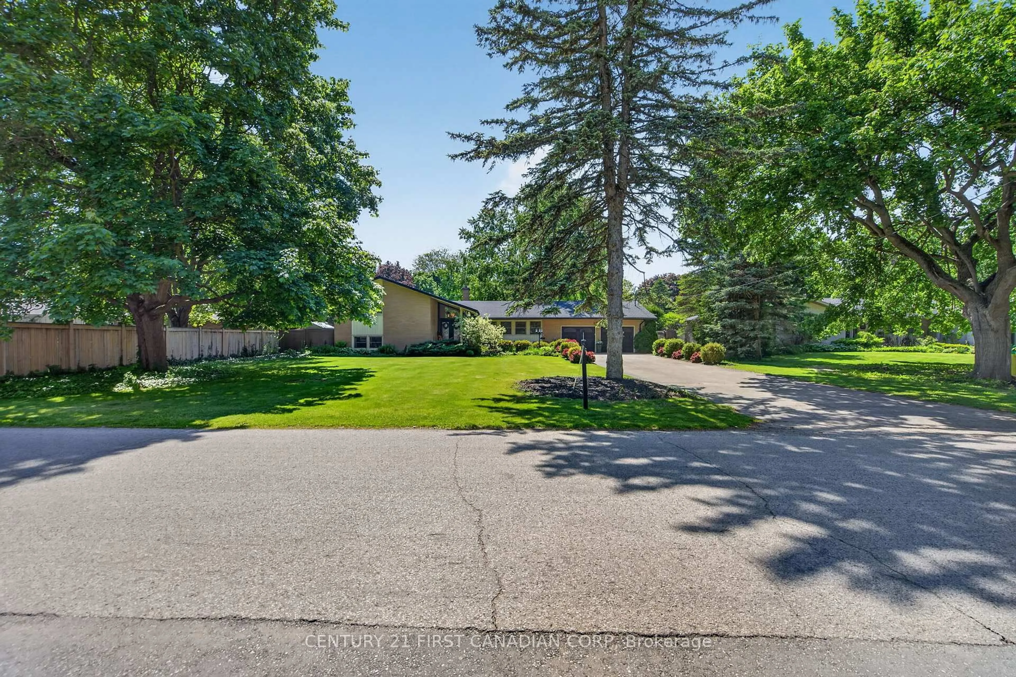A pic from outside/outdoor area/front of a property/back of a property/a pic from drone, street for 1505 Stoneybrook Cres, London North Ontario N5X 1C6