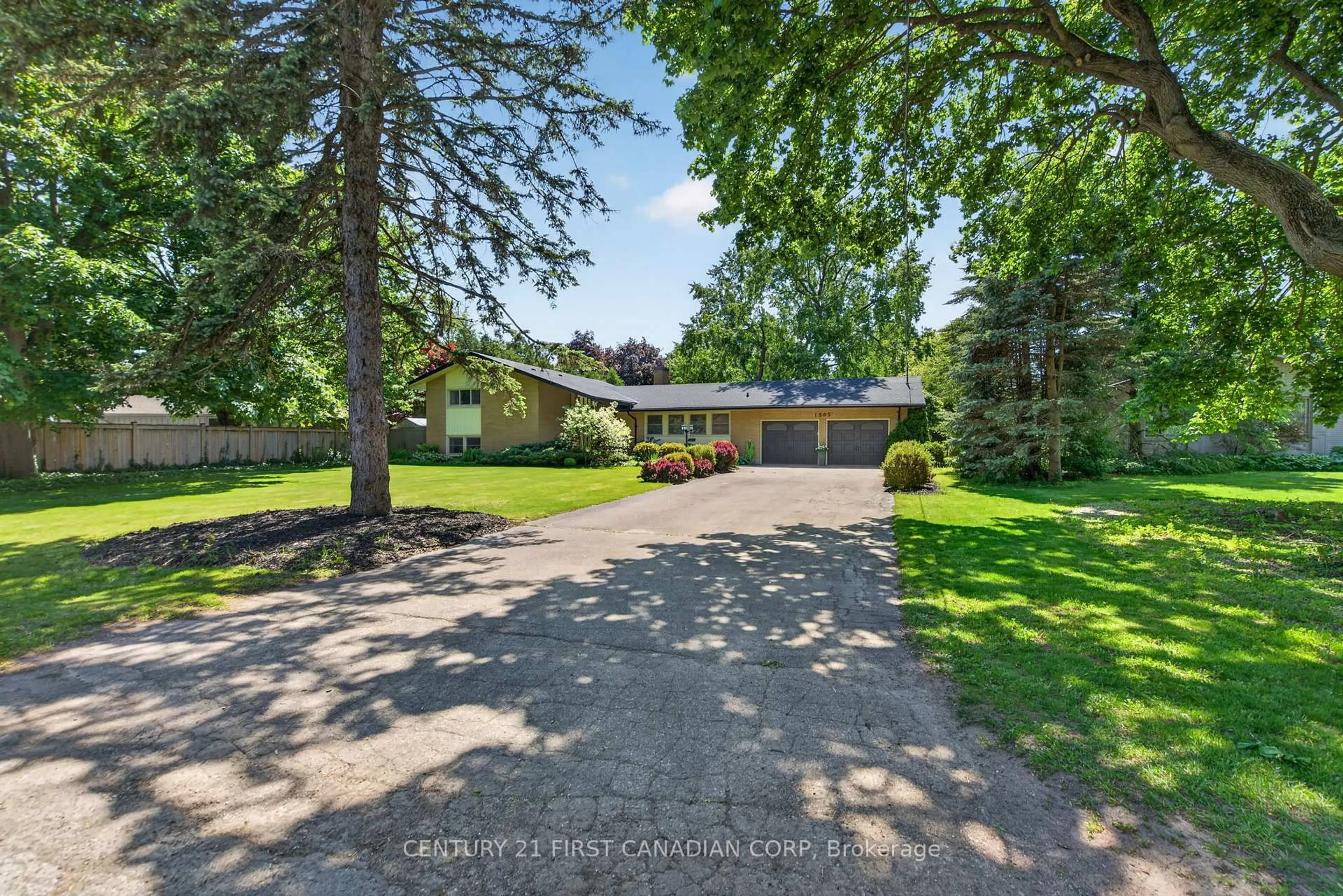 A pic from outside/outdoor area/front of a property/back of a property/a pic from drone, street for 1505 Stoneybrook Cres, London North Ontario N5X 1C6