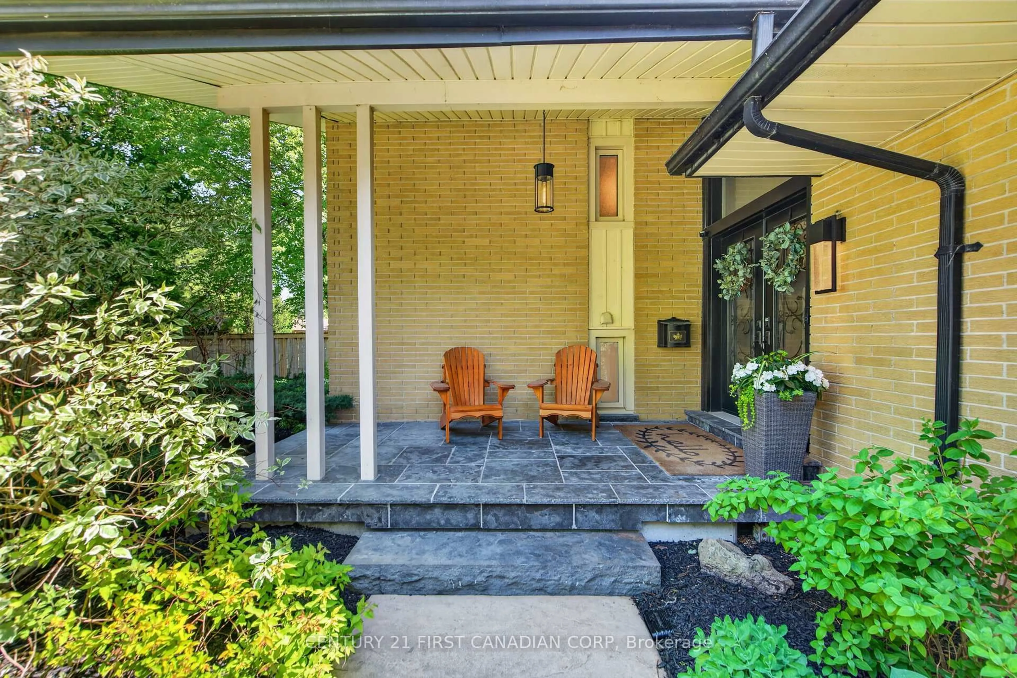 Indoor entryway for 1505 Stoneybrook Cres, London North Ontario N5X 1C6