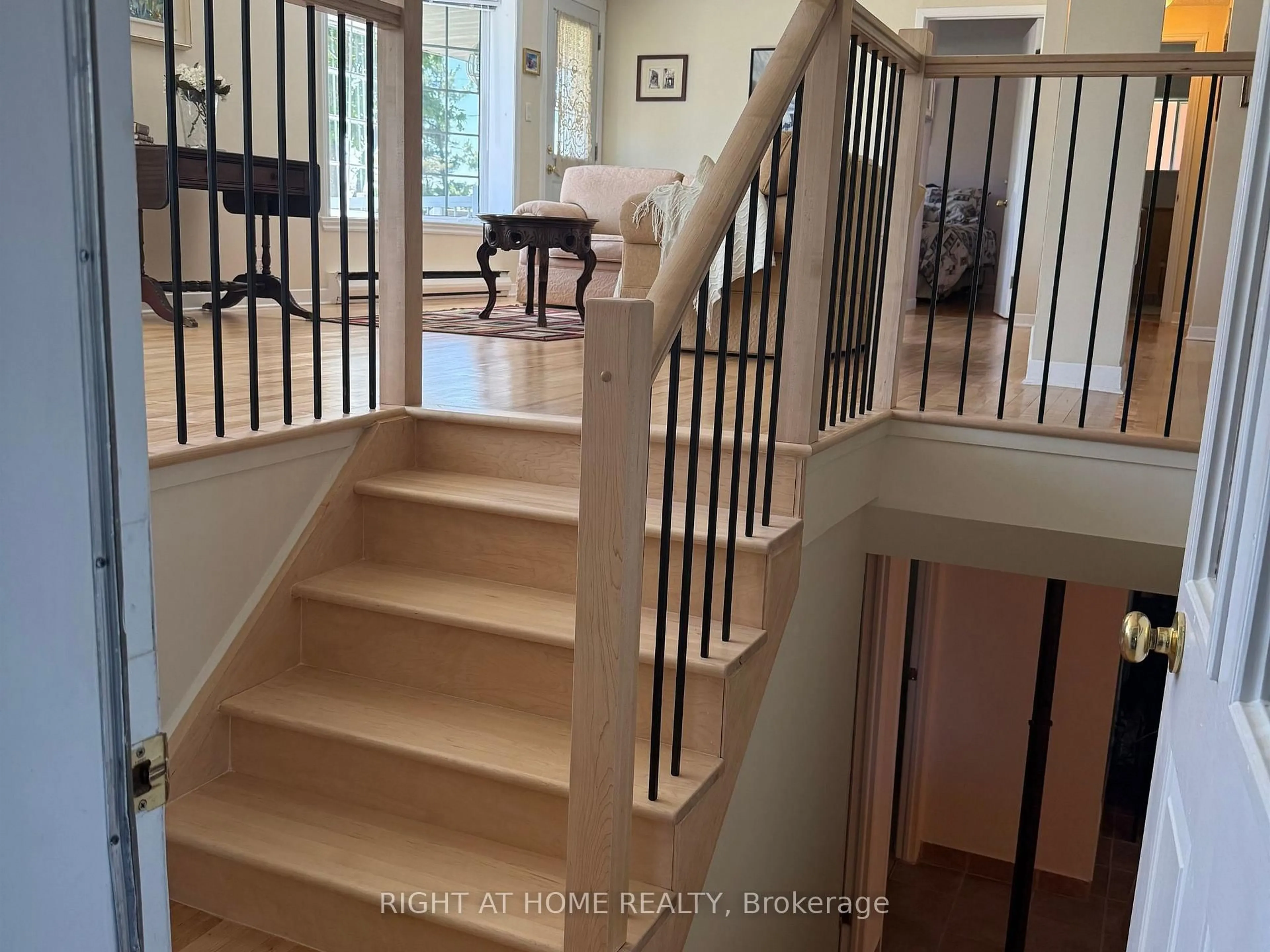 Indoor entryway for 1103 Conc 1 Alfred Rd, Alfred and Plantagenet Ontario K0B 1J0