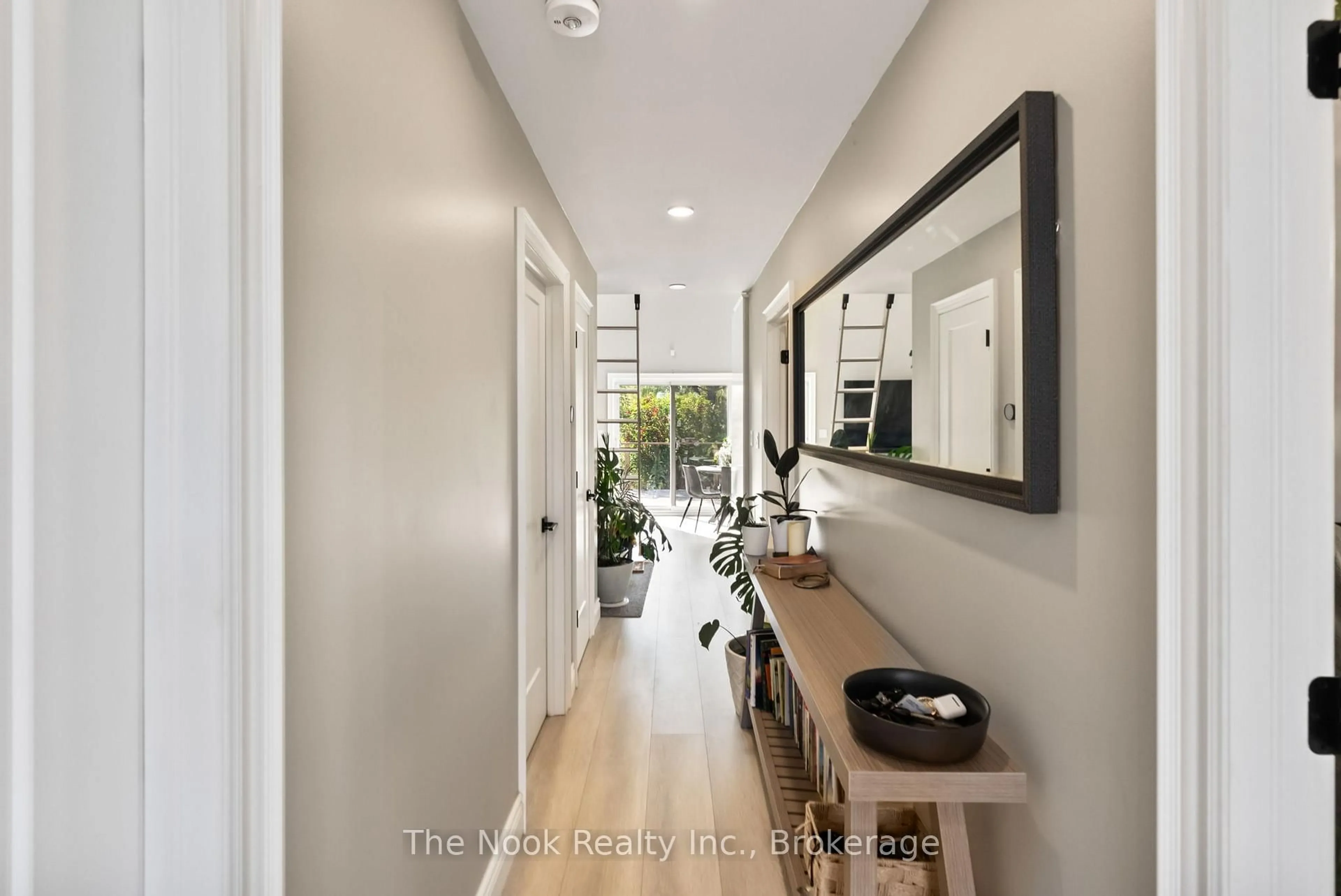 Indoor entryway for 46 Mcguire Beach Rd, Kawartha Lakes Ontario K0M 2B0