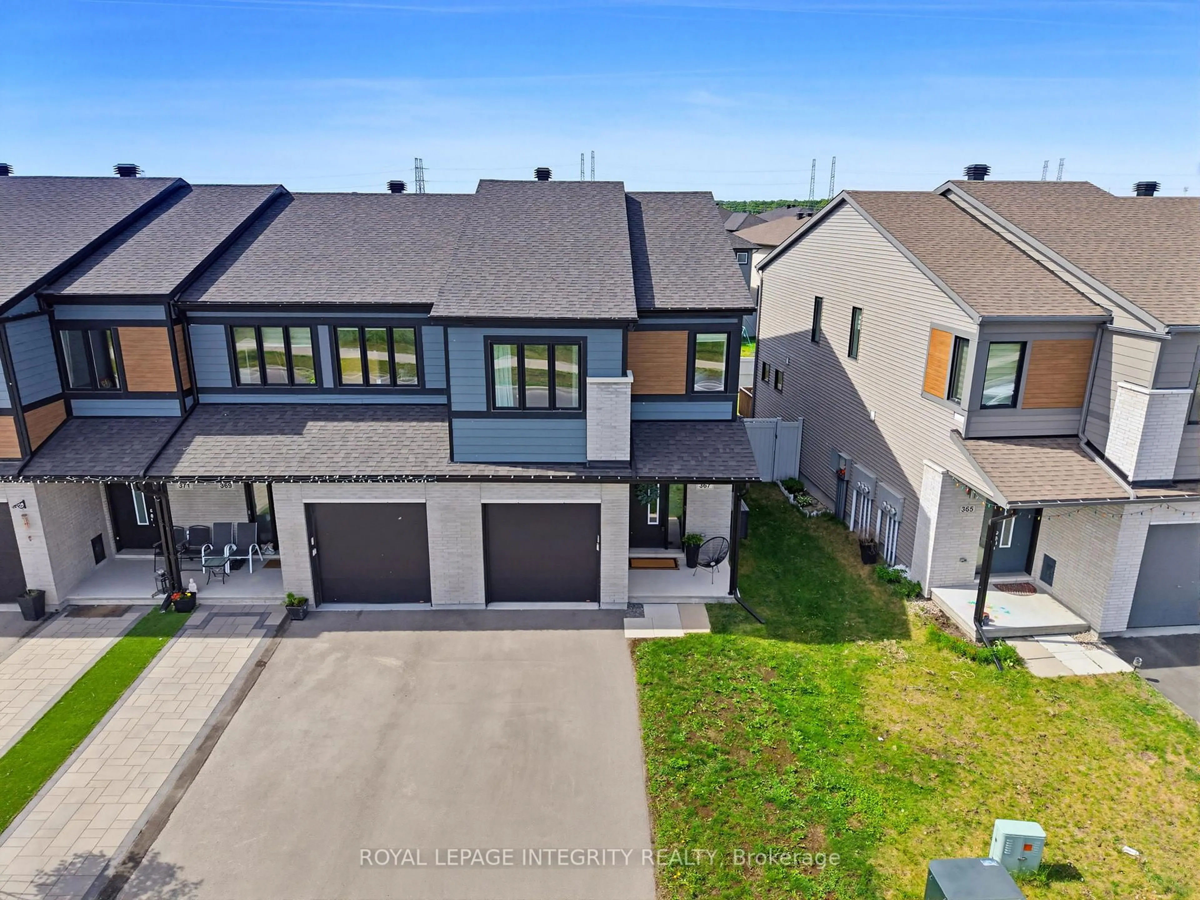 A pic from outside/outdoor area/front of a property/back of a property/a pic from drone, street for 367 Cope Dr, Ottawa Ontario K2V 0P7