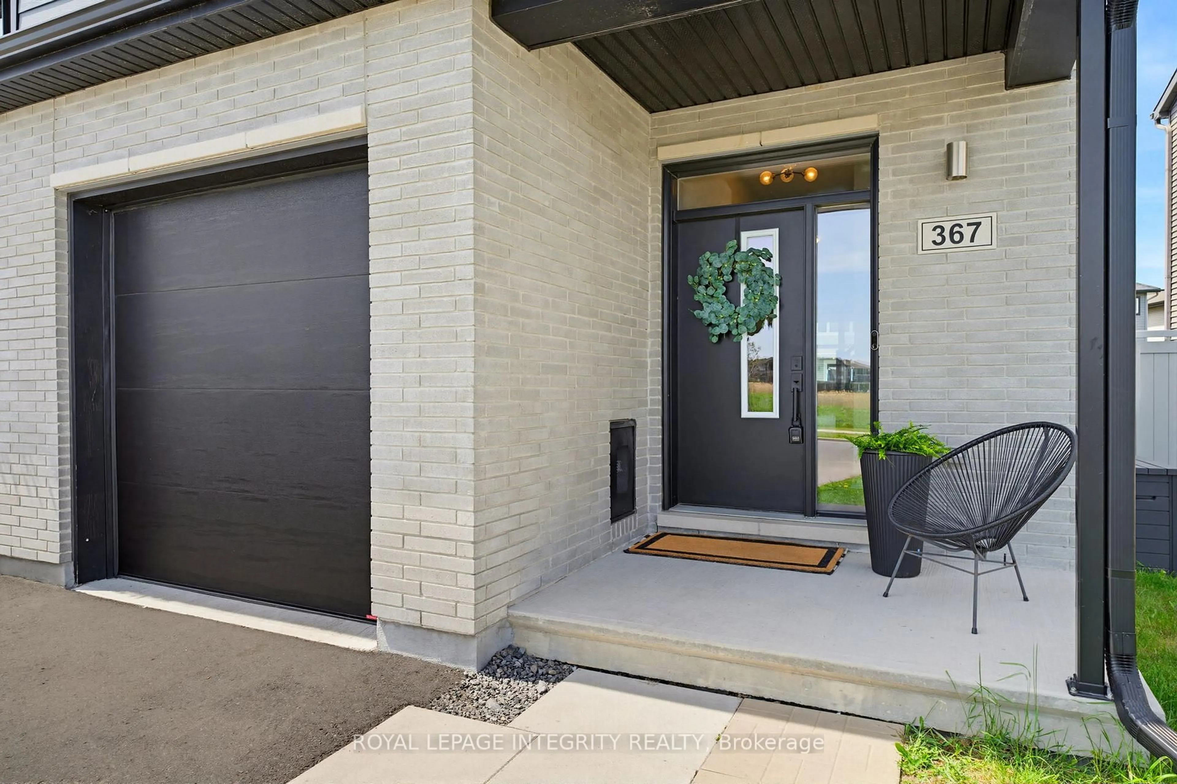 Indoor entryway for 367 Cope Dr, Ottawa Ontario K2V 0P7