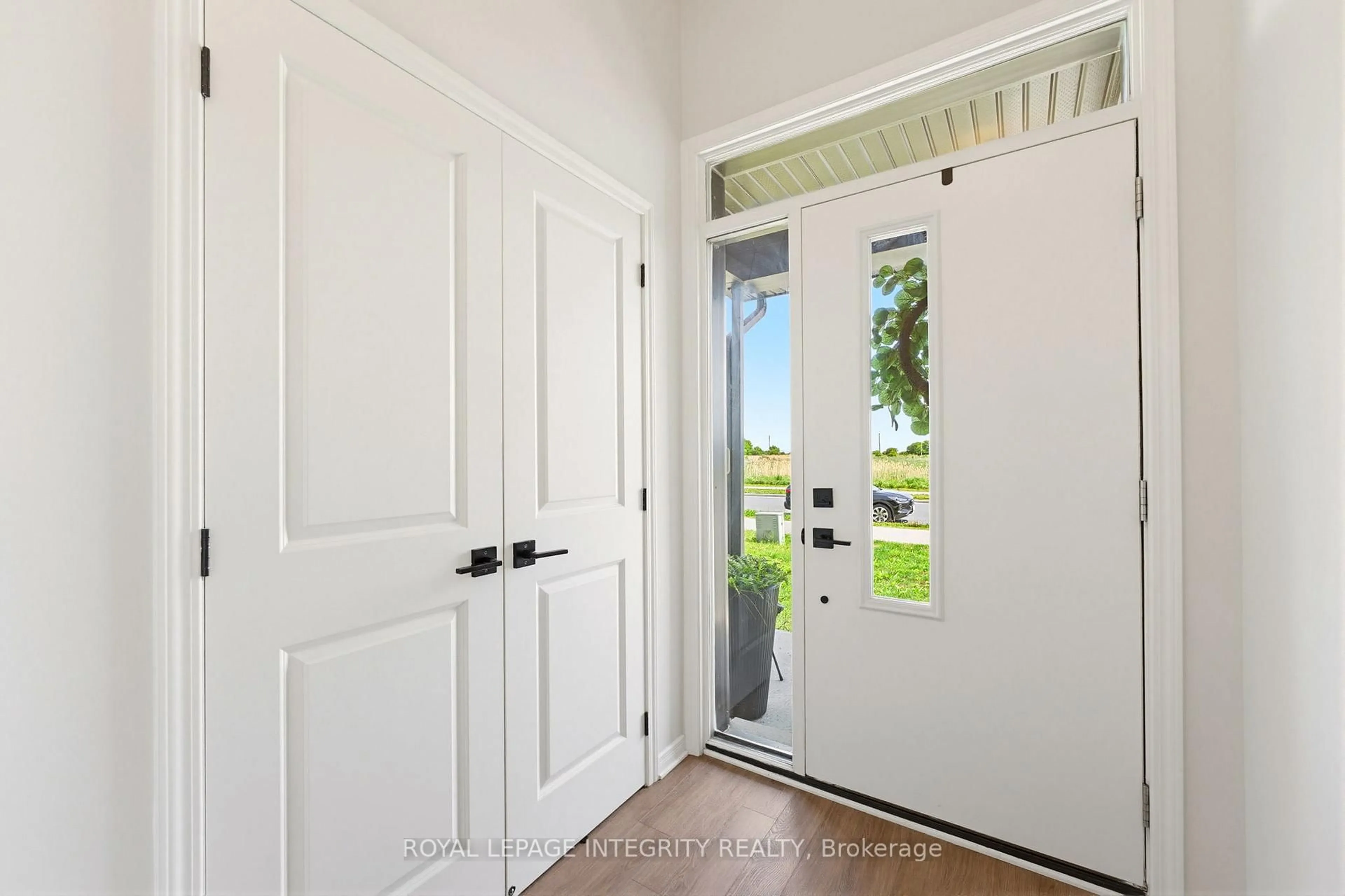 Indoor entryway for 367 Cope Dr, Ottawa Ontario K2V 0P7