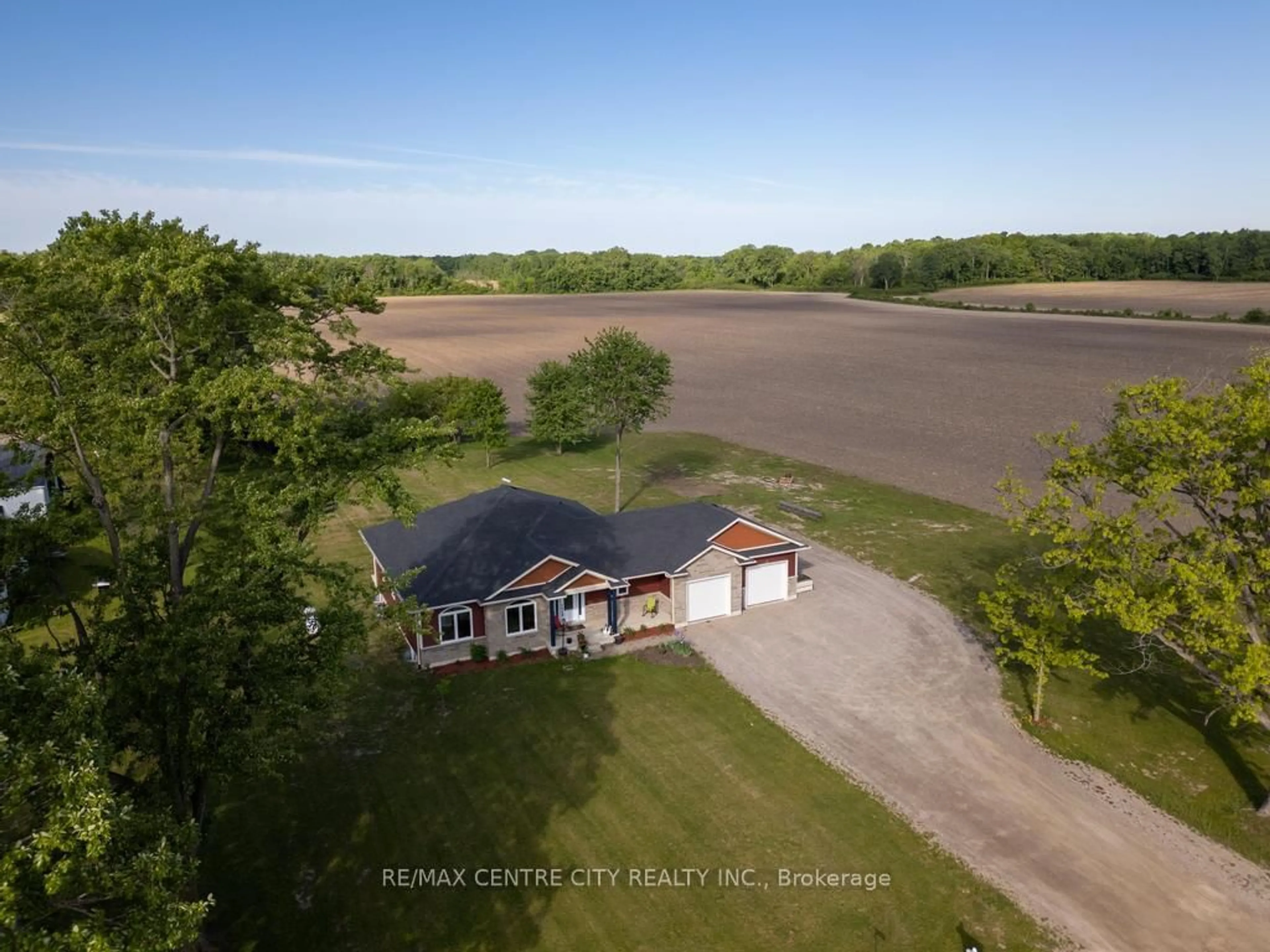 A pic from outside/outdoor area/front of a property/back of a property/a pic from drone, water/lake/river/ocean view for 22273 Pratt Siding Rd, Southwest Middlesex Ontario N0L 1M0