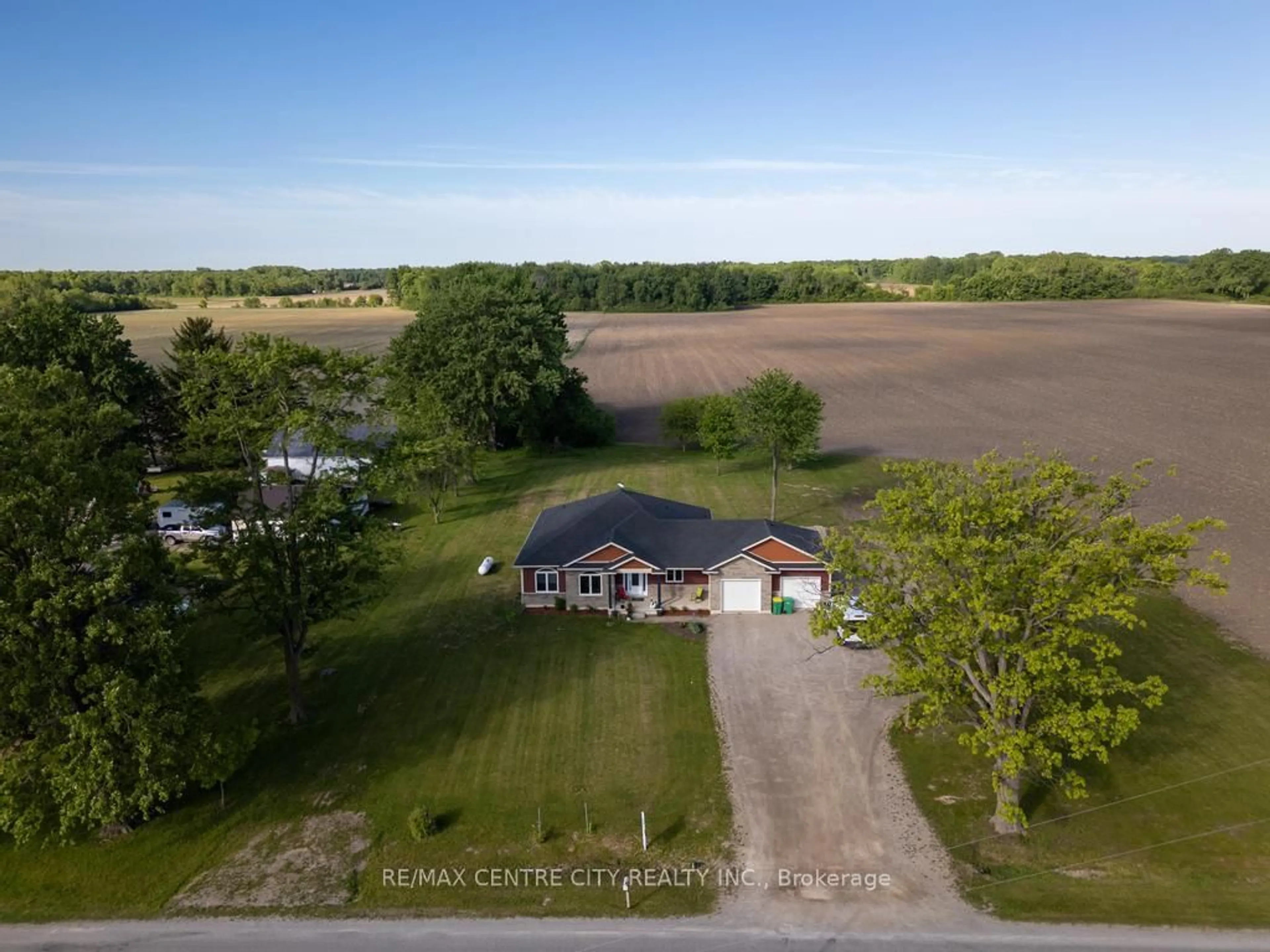A pic from outside/outdoor area/front of a property/back of a property/a pic from drone, water/lake/river/ocean view for 22273 Pratt Siding Rd, Southwest Middlesex Ontario N0L 1M0