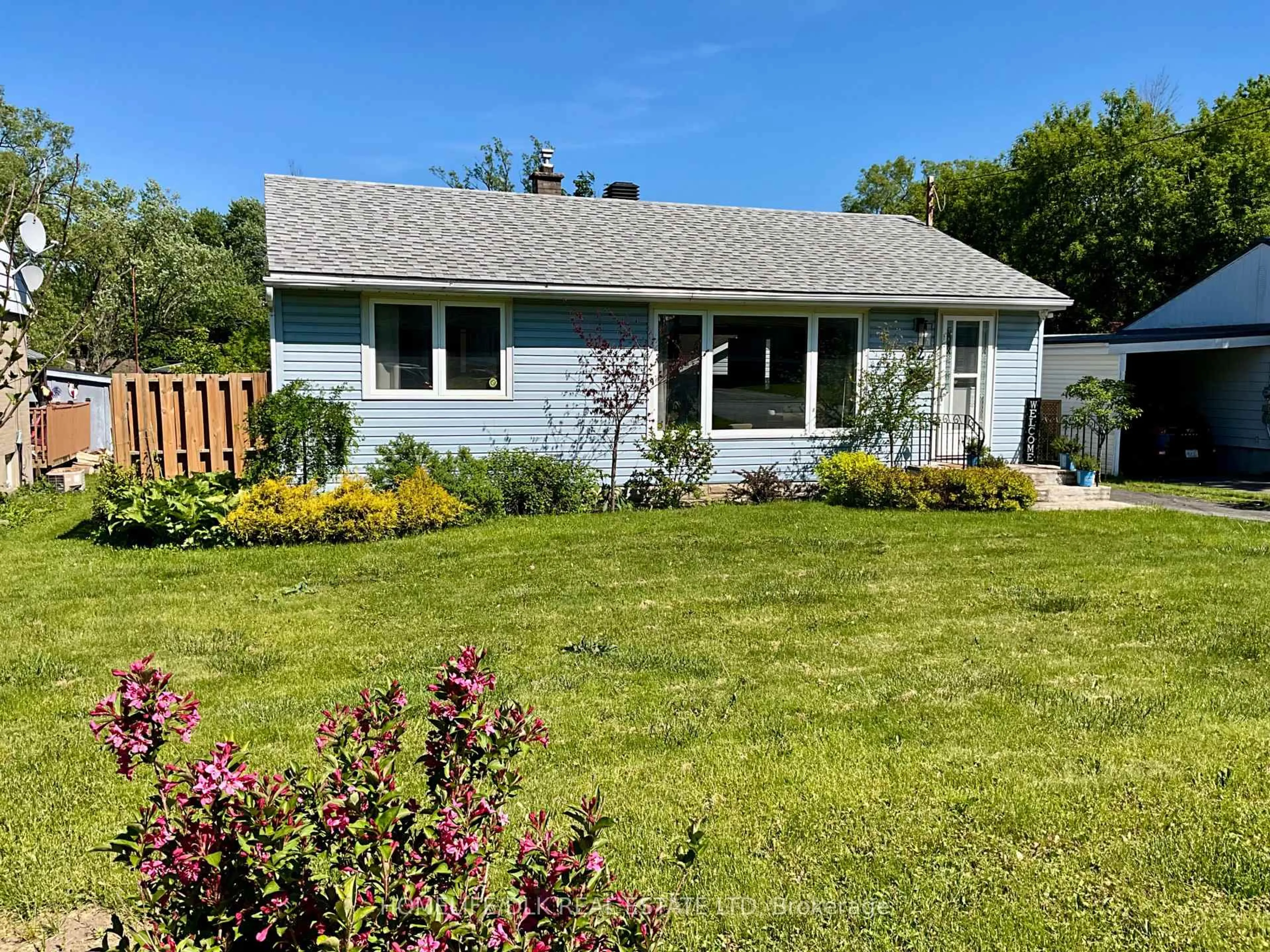 A pic from outside/outdoor area/front of a property/back of a property/a pic from drone, street for 82 Brookview Cres, Brockville Ontario K6V 4P2