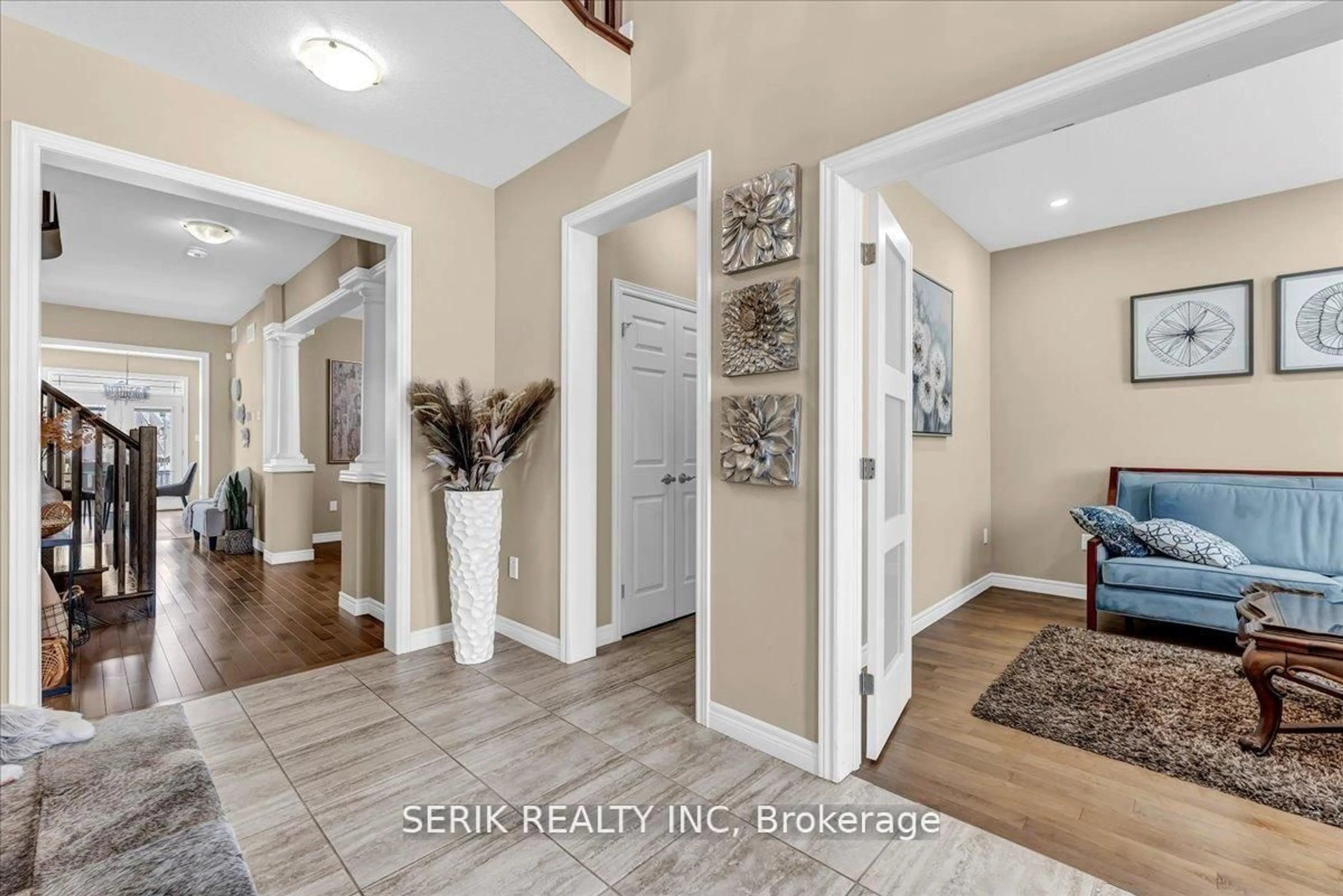 Indoor entryway for 369 Rivertrail Ave, Kitchener Ontario N2A 0K4