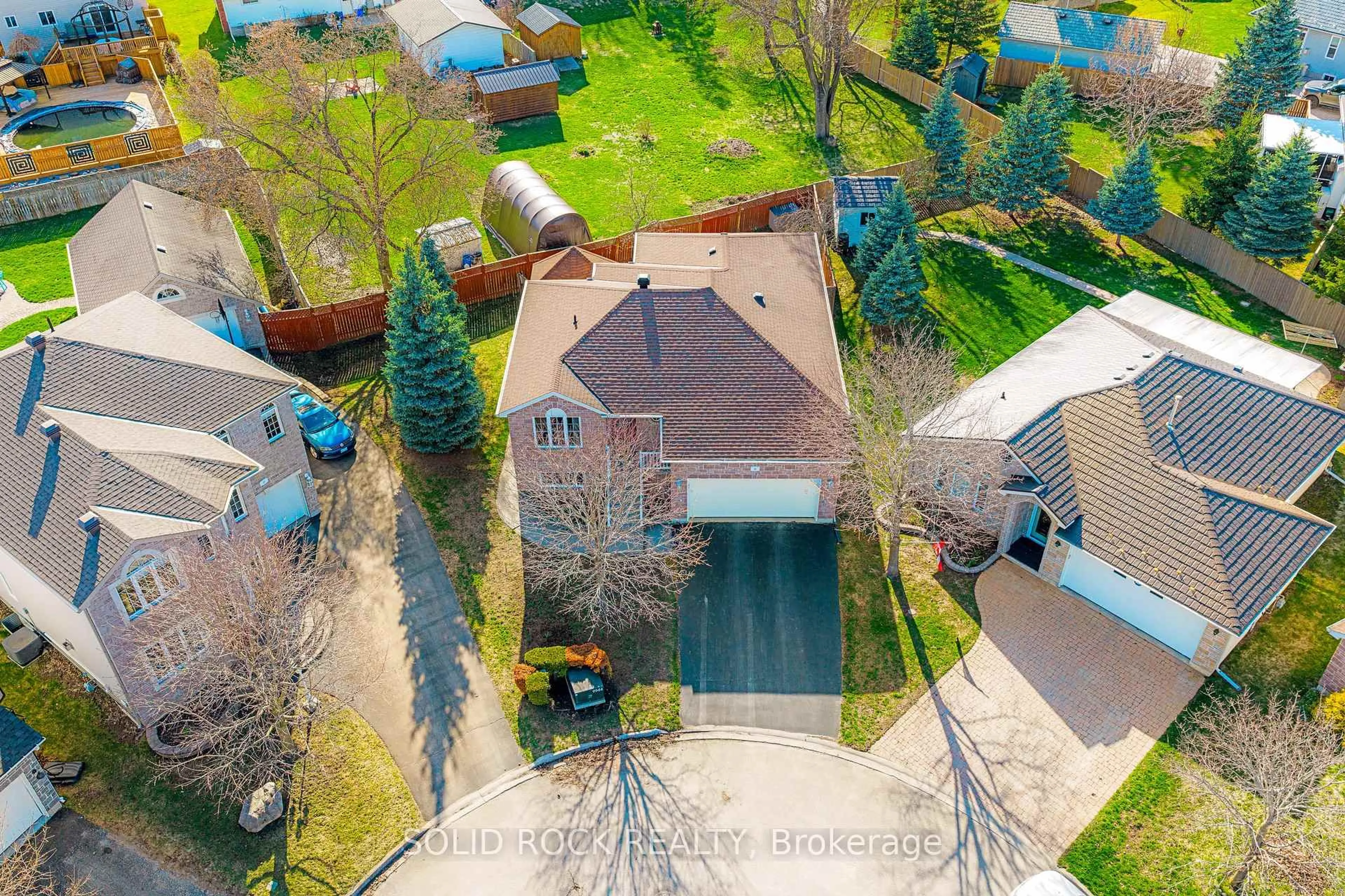 A pic from outside/outdoor area/front of a property/back of a property/a pic from drone, street for 26 Regency Pl, Brockville Ontario K6V 7M5