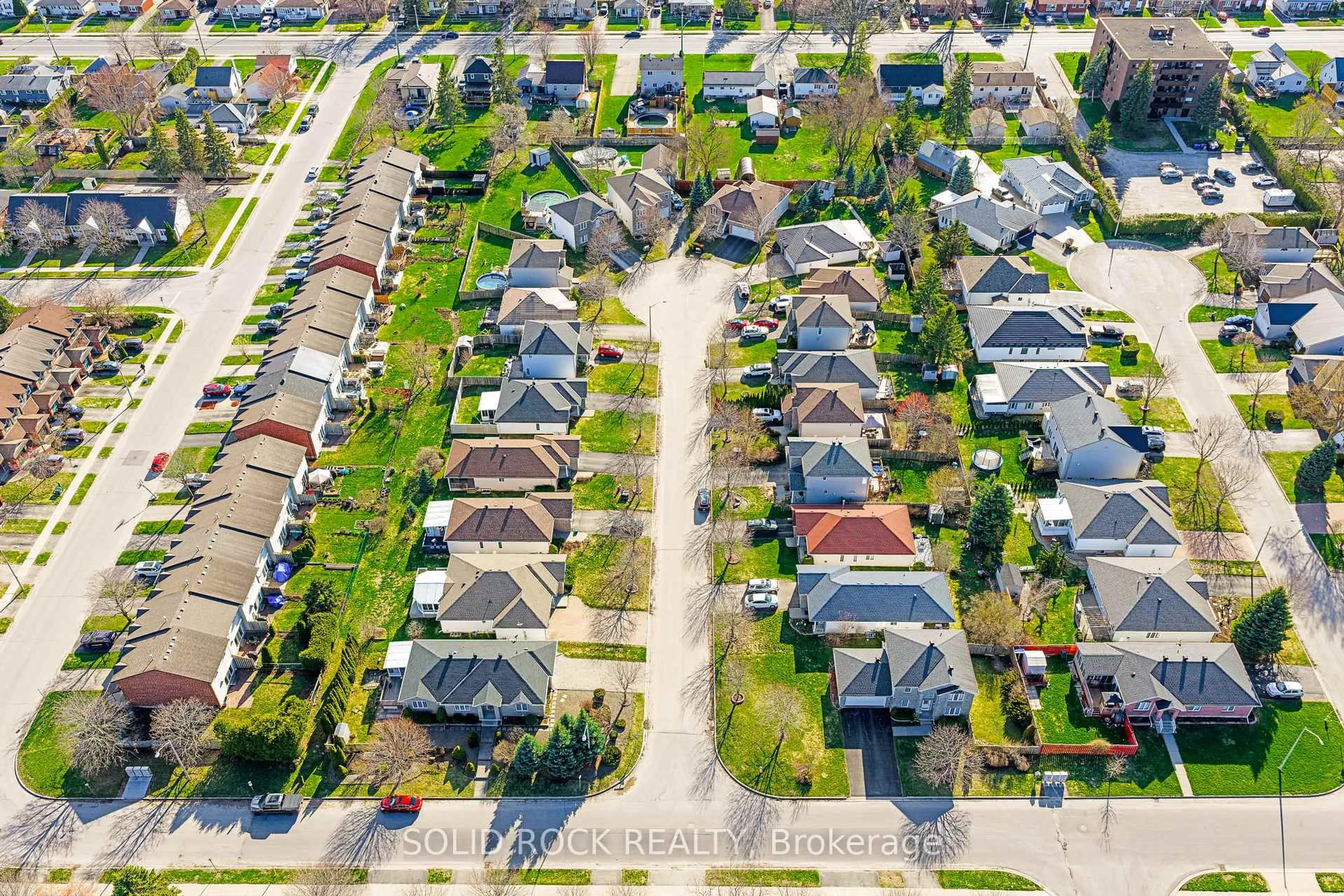 A pic from outside/outdoor area/front of a property/back of a property/a pic from drone, street for 26 Regency Pl, Brockville Ontario K6V 7M5