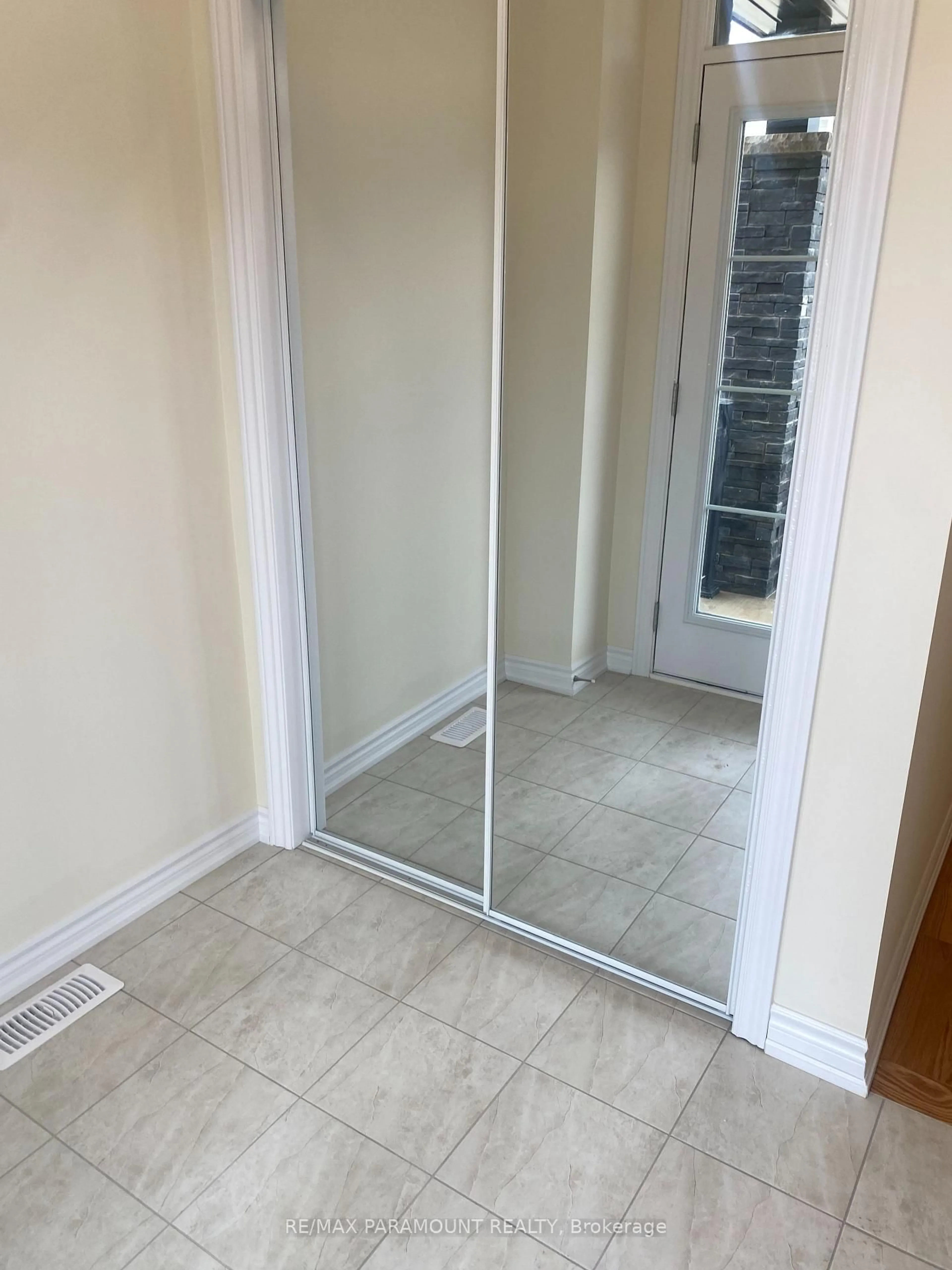 A pic of a room for 12 Ever Sweet Way, Thorold Ontario L2V 0K9