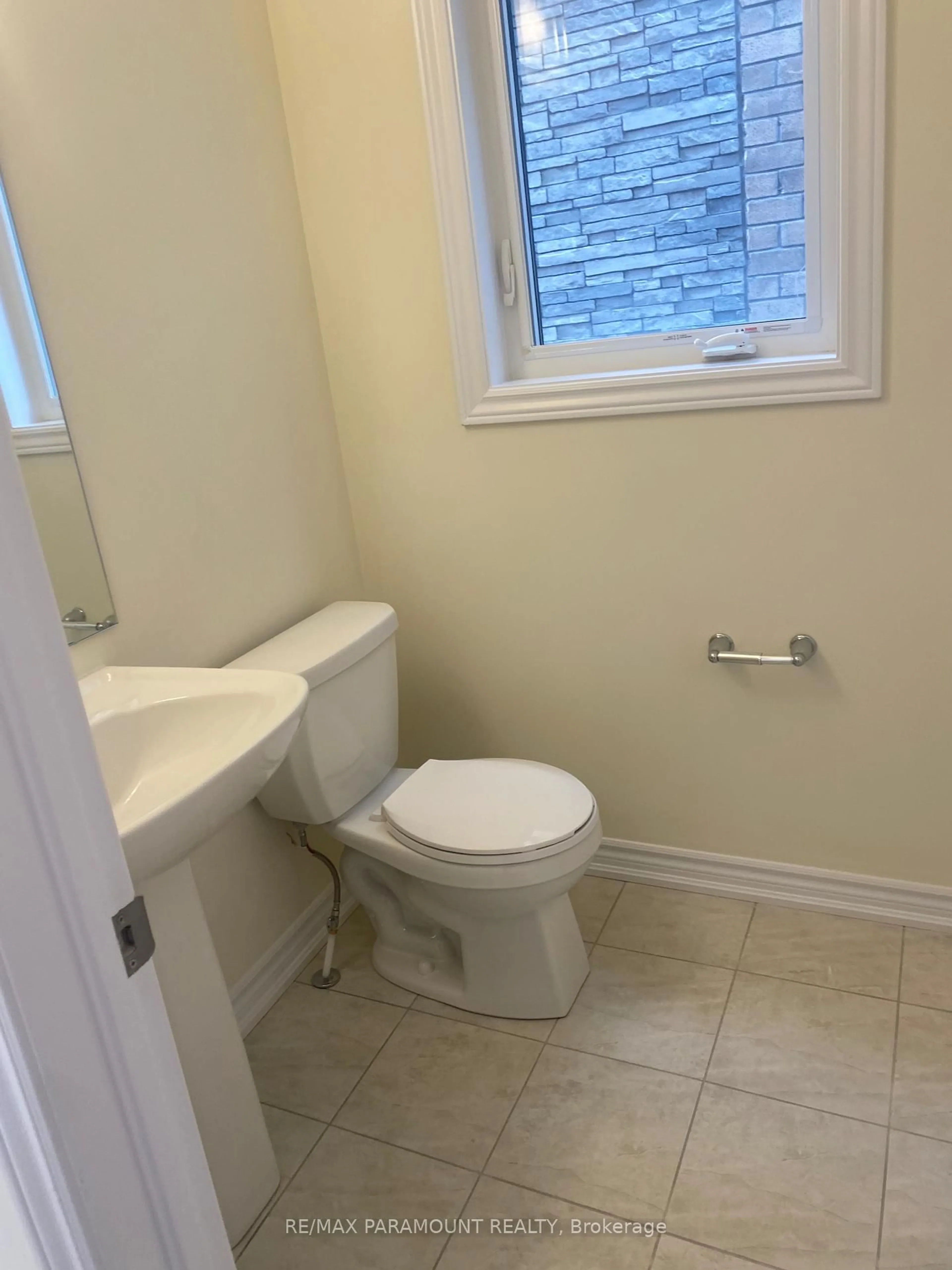 A pic of a room for 12 Ever Sweet Way, Thorold Ontario L2V 0K9