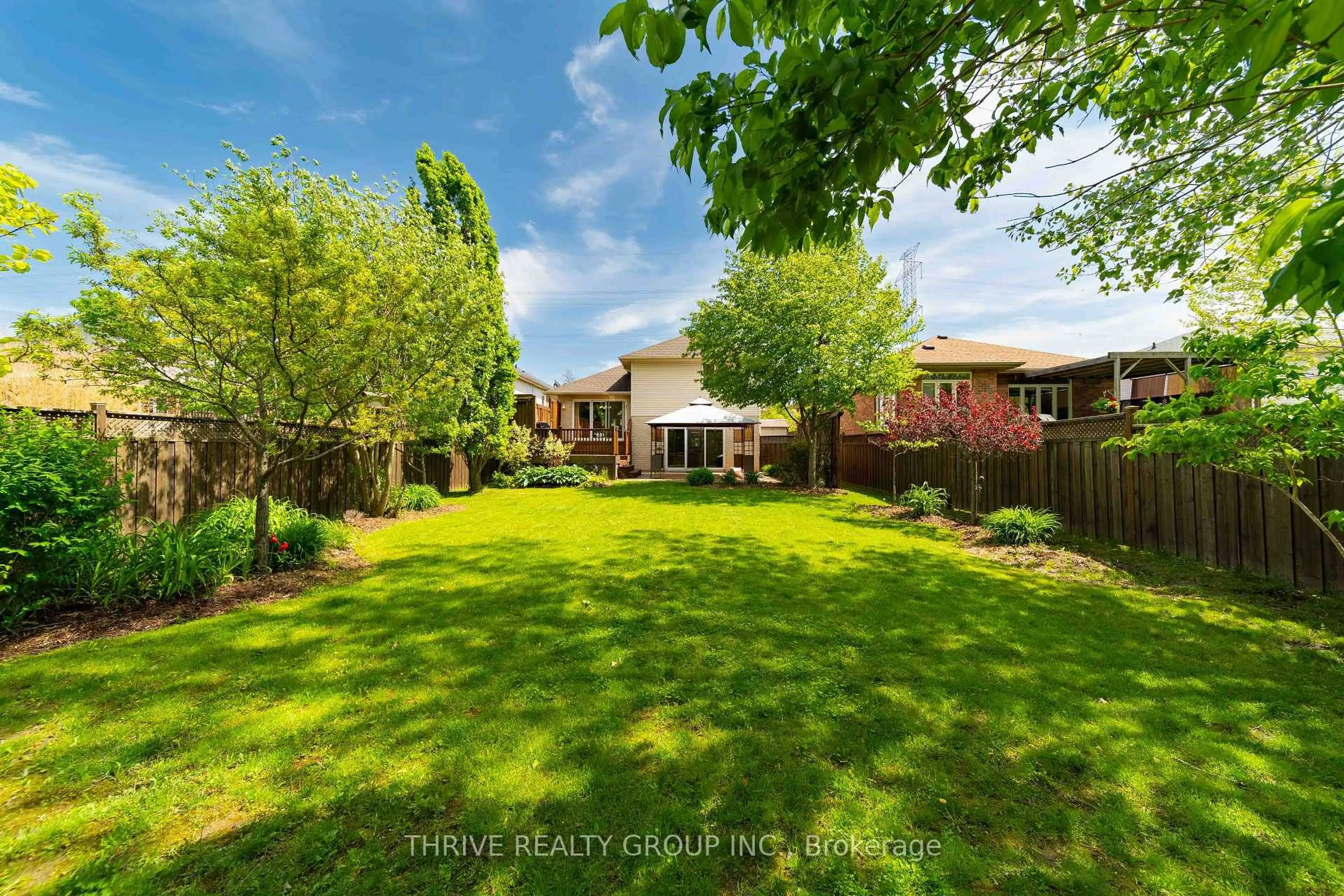 A pic from outside/outdoor area/front of a property/back of a property/a pic from drone, street for 73 Greenway Blvd, St. Thomas Ontario N5P 4P8