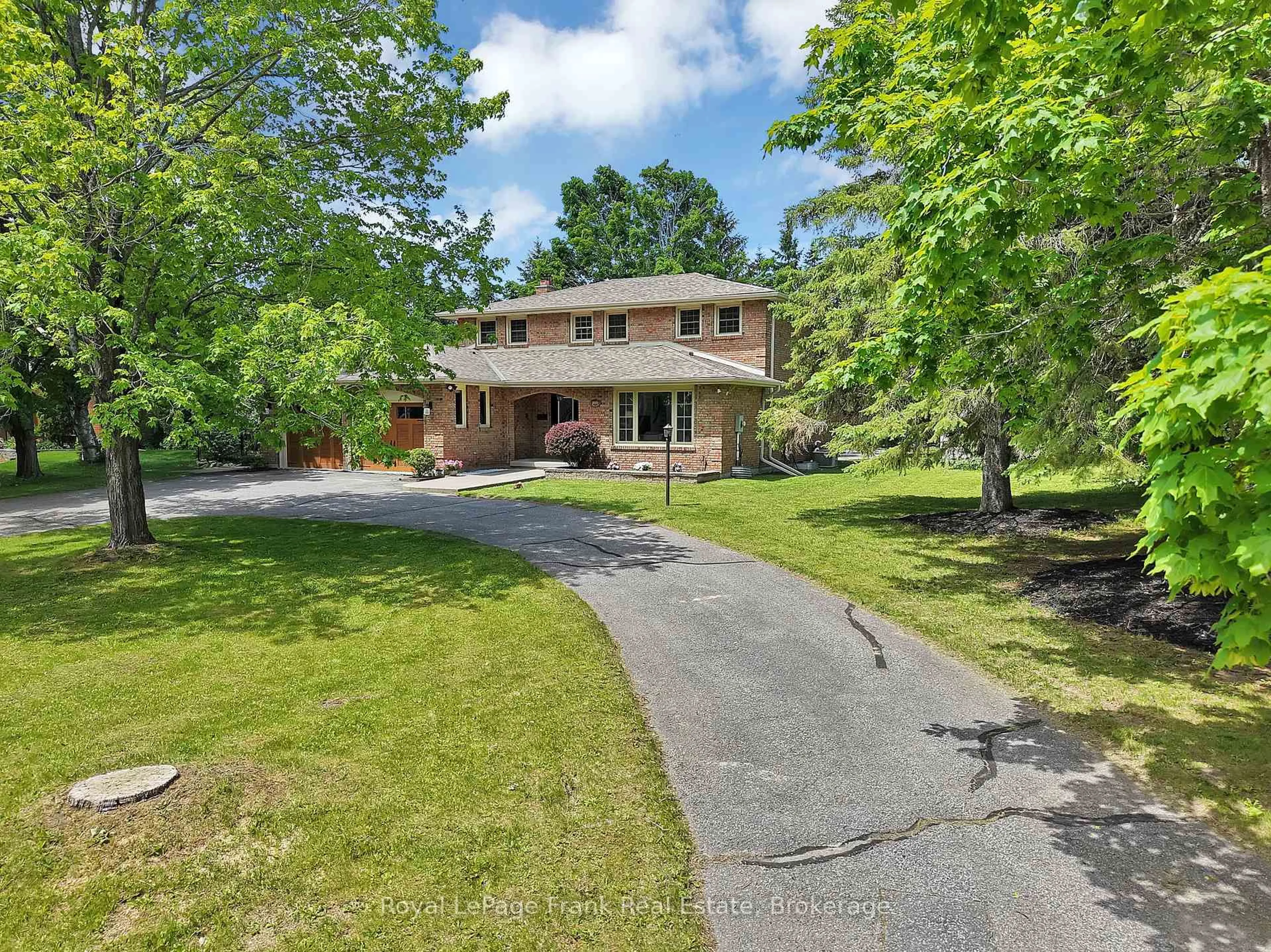 A pic from outside/outdoor area/front of a property/back of a property/a pic from drone, street for 1609 Champlain Dr, Peterborough Ontario K9L 1N5