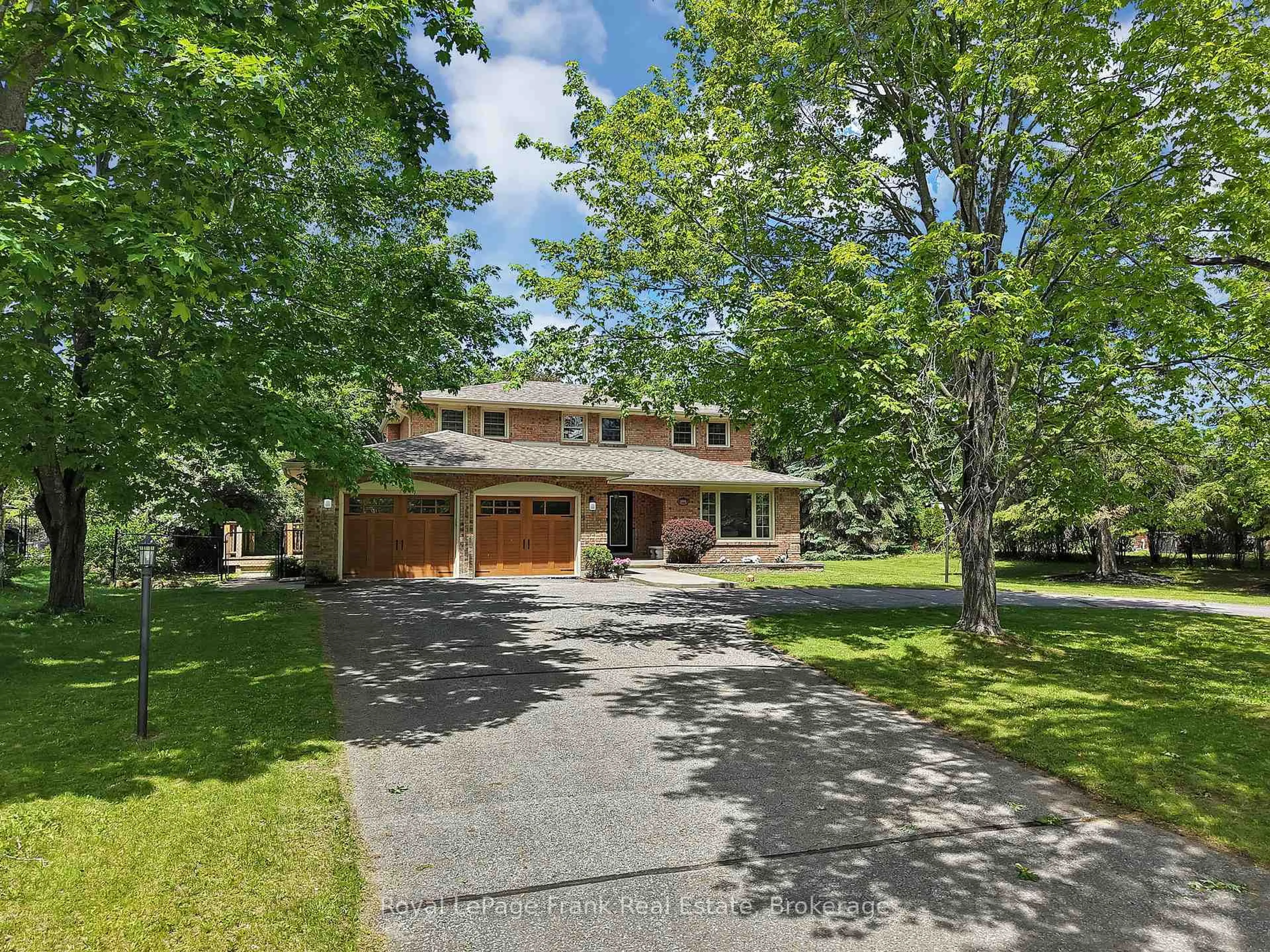 A pic from outside/outdoor area/front of a property/back of a property/a pic from drone, street for 1609 Champlain Dr, Peterborough Ontario K9L 1N5
