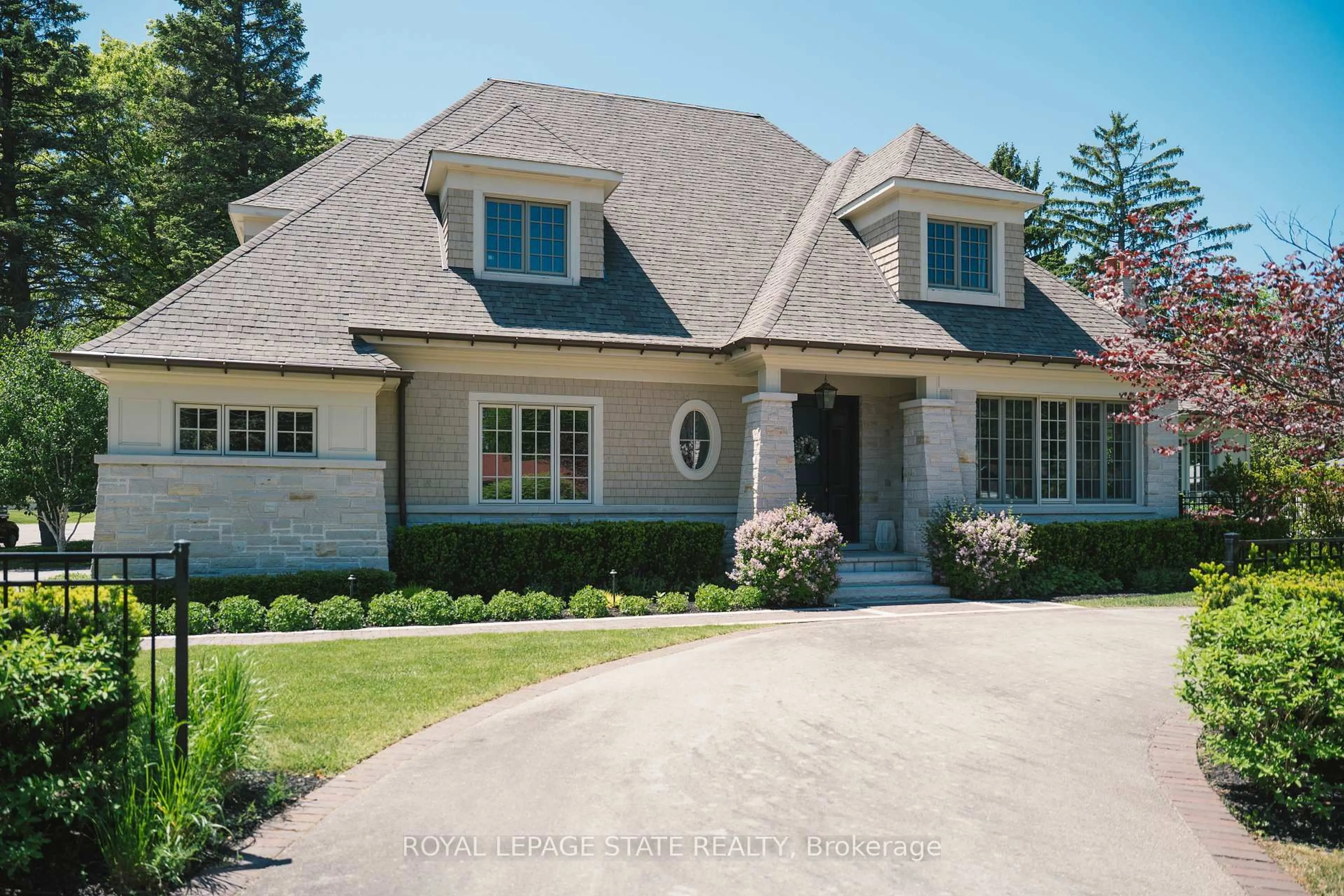 Home with brick exterior material, street for 147 Beverly Crt, Hamilton Ontario L9G 1B9