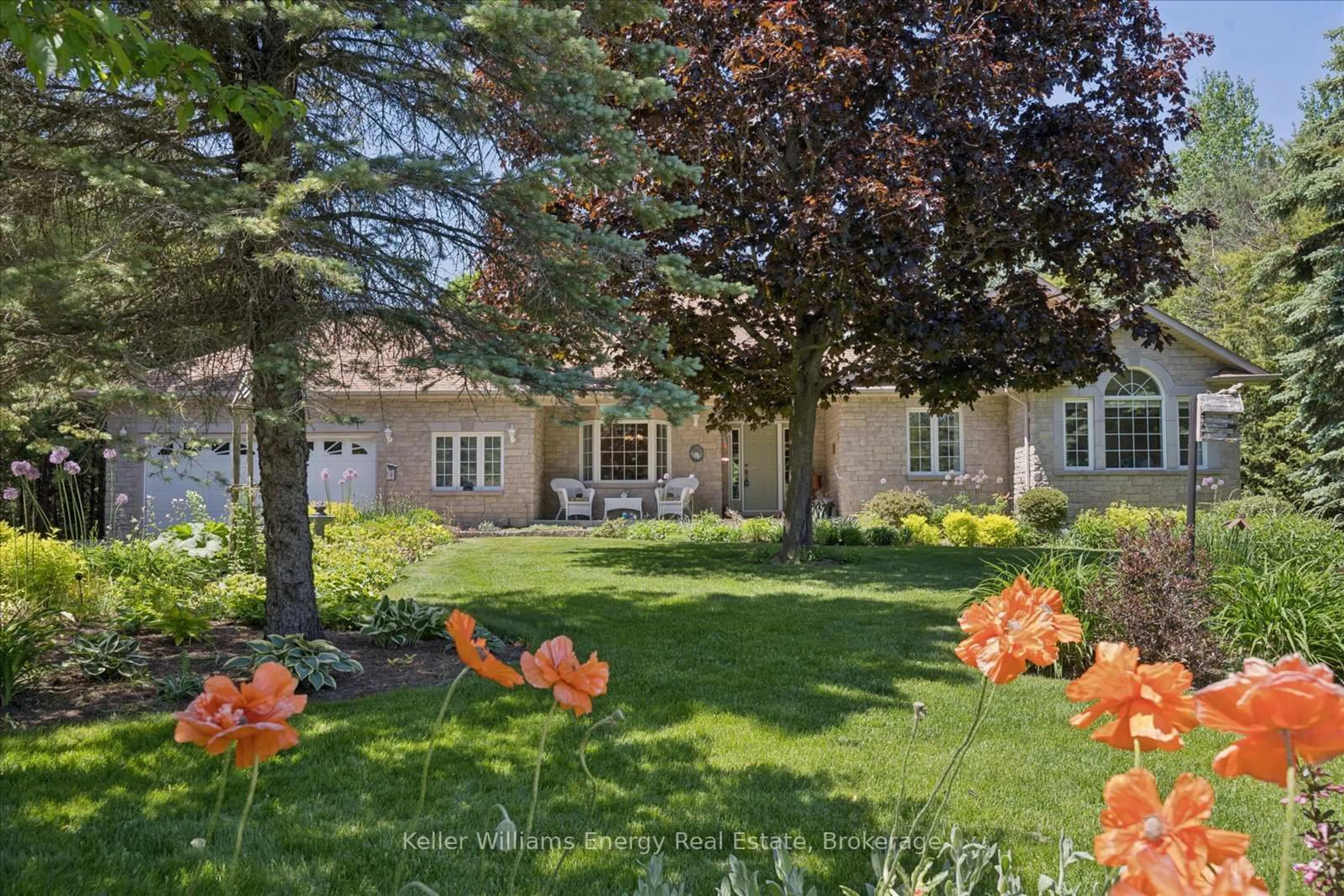 Patio, street for 3915 Larose Cres, Port Hope Ontario L0A 1B0