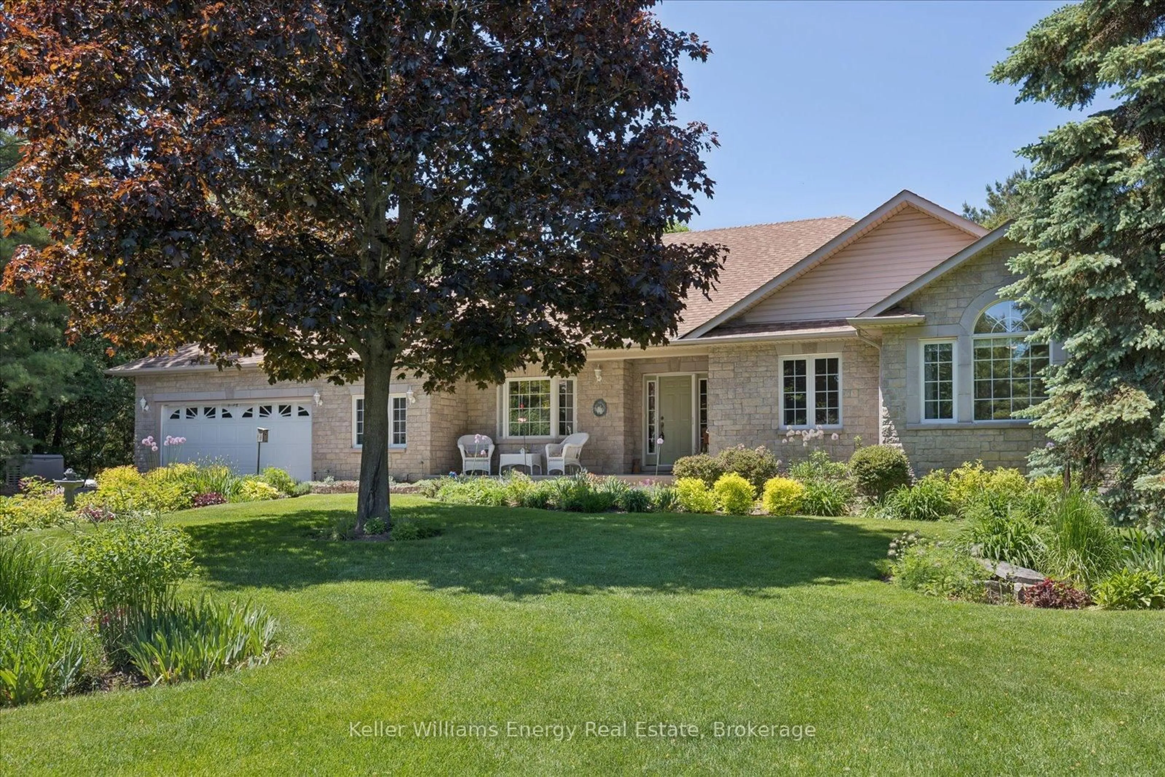 Home with vinyl exterior material, street for 3915 Larose Cres, Port Hope Ontario L0A 1B0