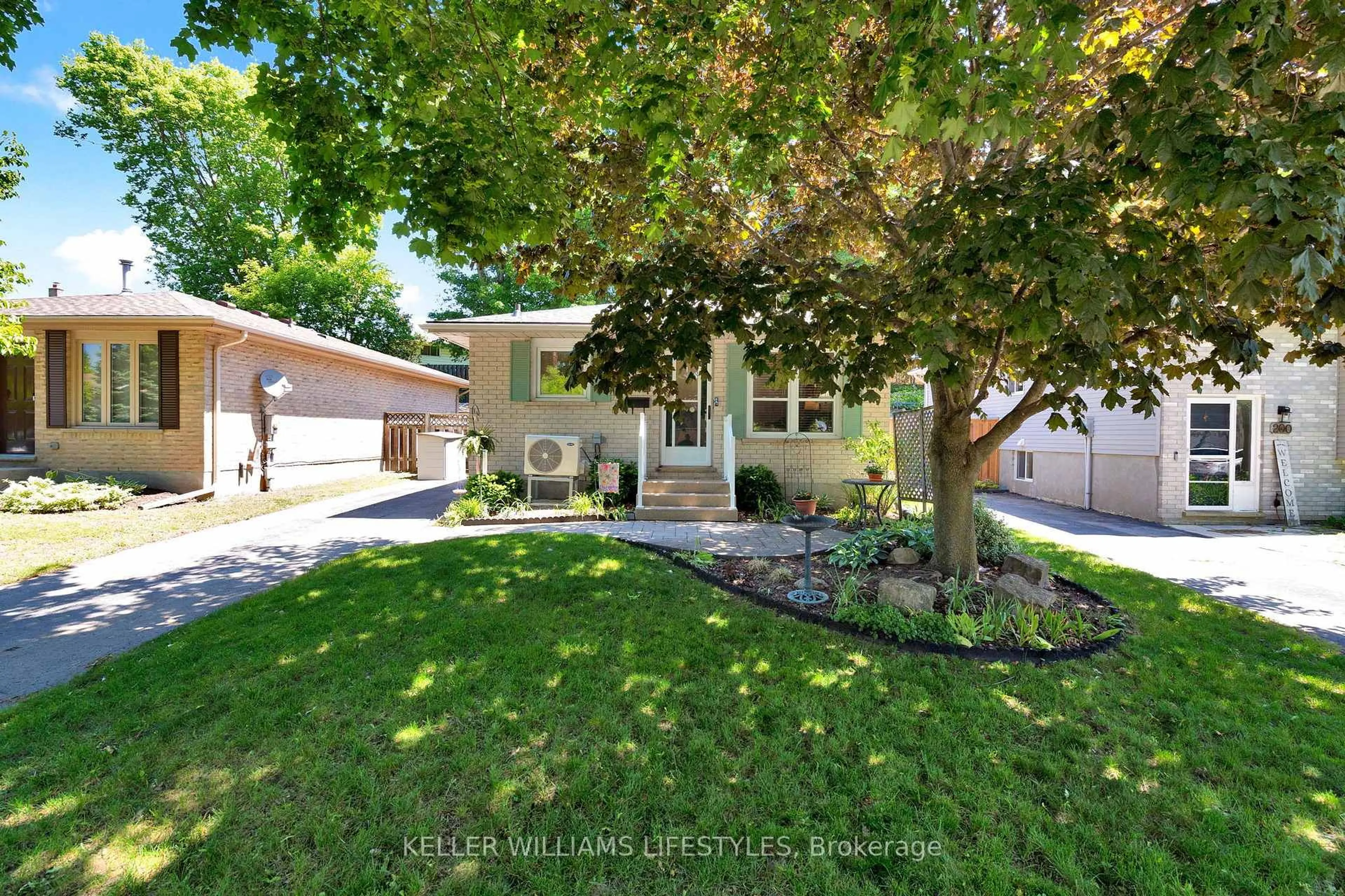 A pic from outside/outdoor area/front of a property/back of a property/a pic from drone, street for 204 Pochard Lane, London East Ontario N5W 5Z3