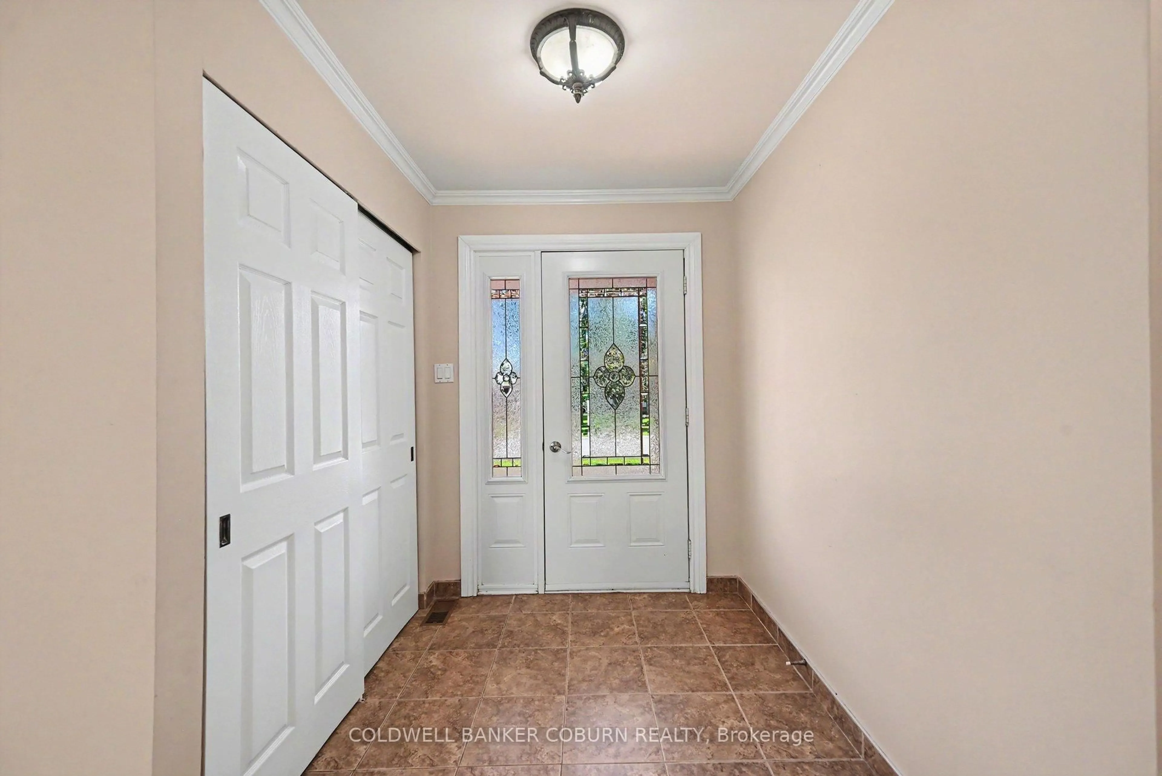 Indoor entryway for 14 Riverside Dr, North Dundas Ontario K0C 1H0
