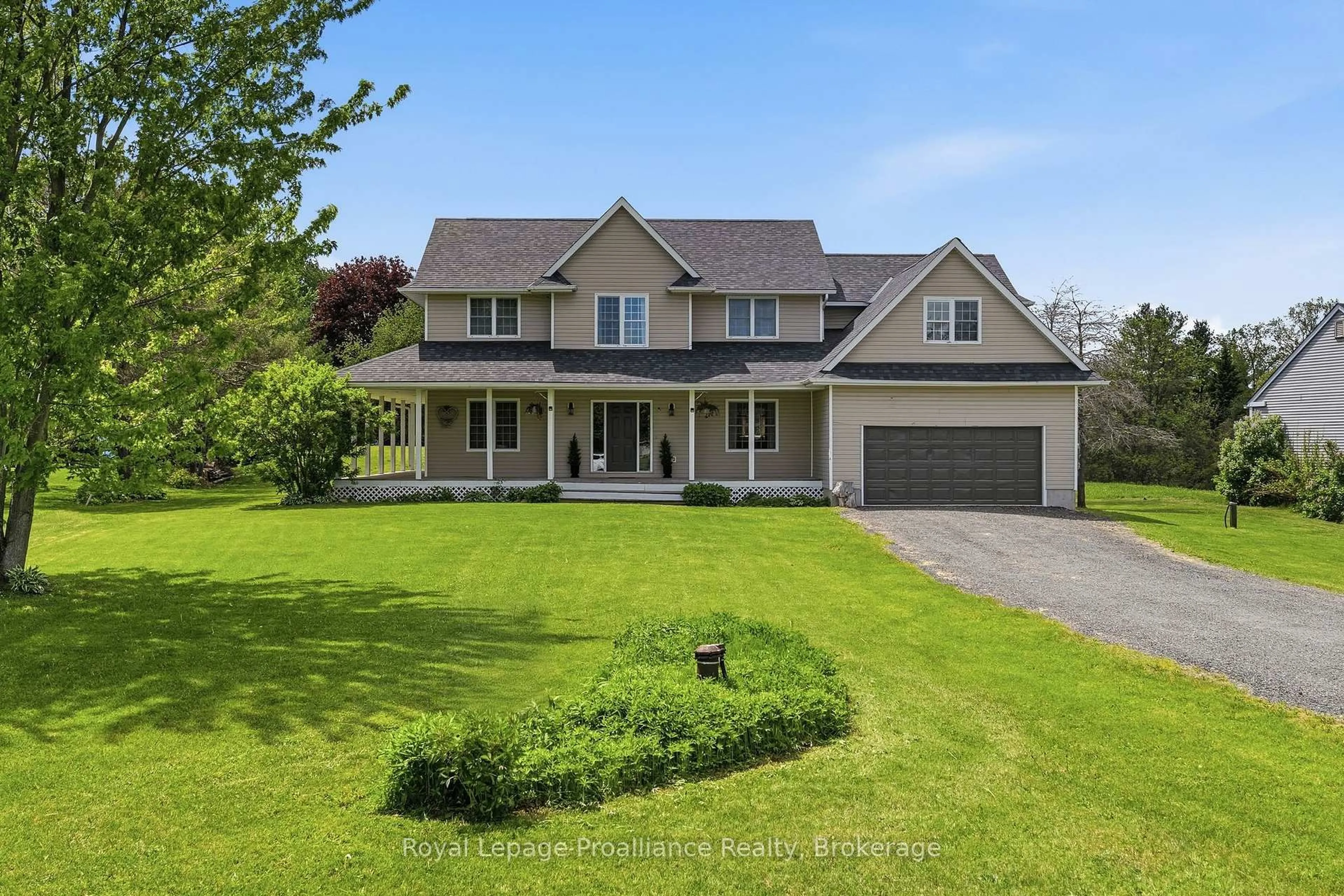 A pic from outside/outdoor area/front of a property/back of a property/a pic from drone, street for 3937 Larose Cres, Port Hope Ontario L0A 1B0