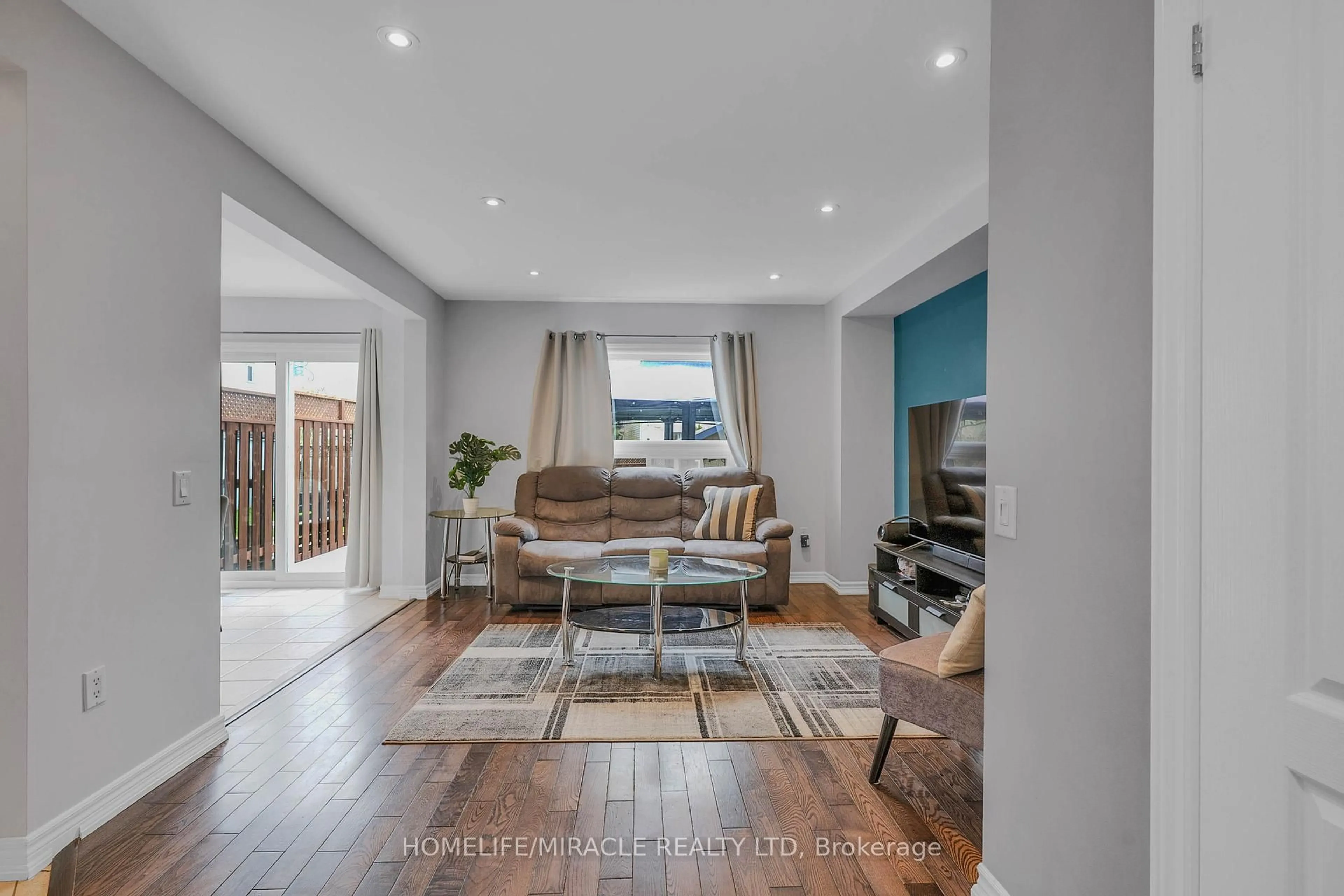 Living room with furniture, wood/laminate floor for 142 Marion St, Shelburne Ontario L0N 1S2