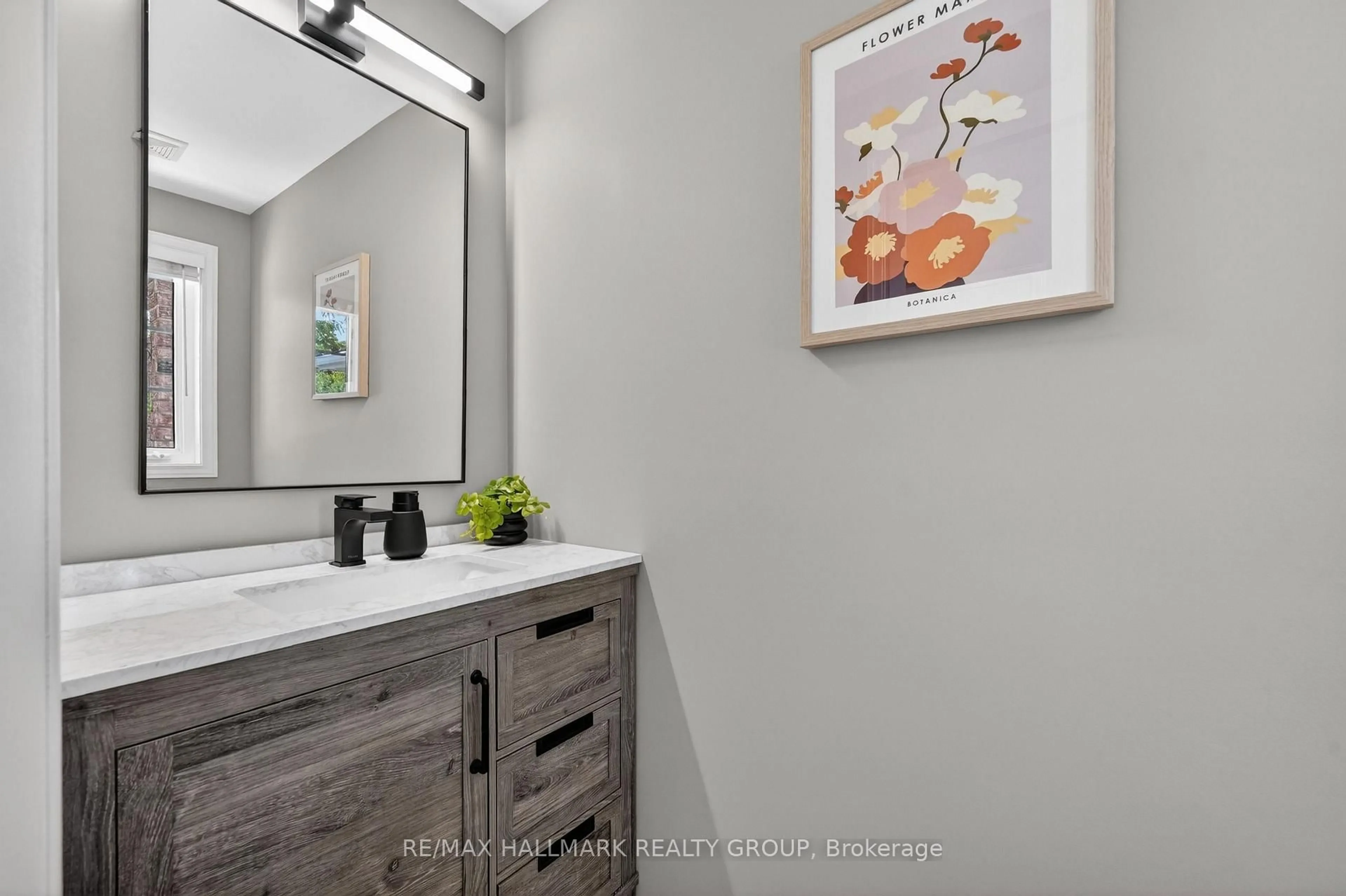 Contemporary bathroom, ceramic/tile floor for 968 Lucille Way, Ottawa Ontario K4A 4J2