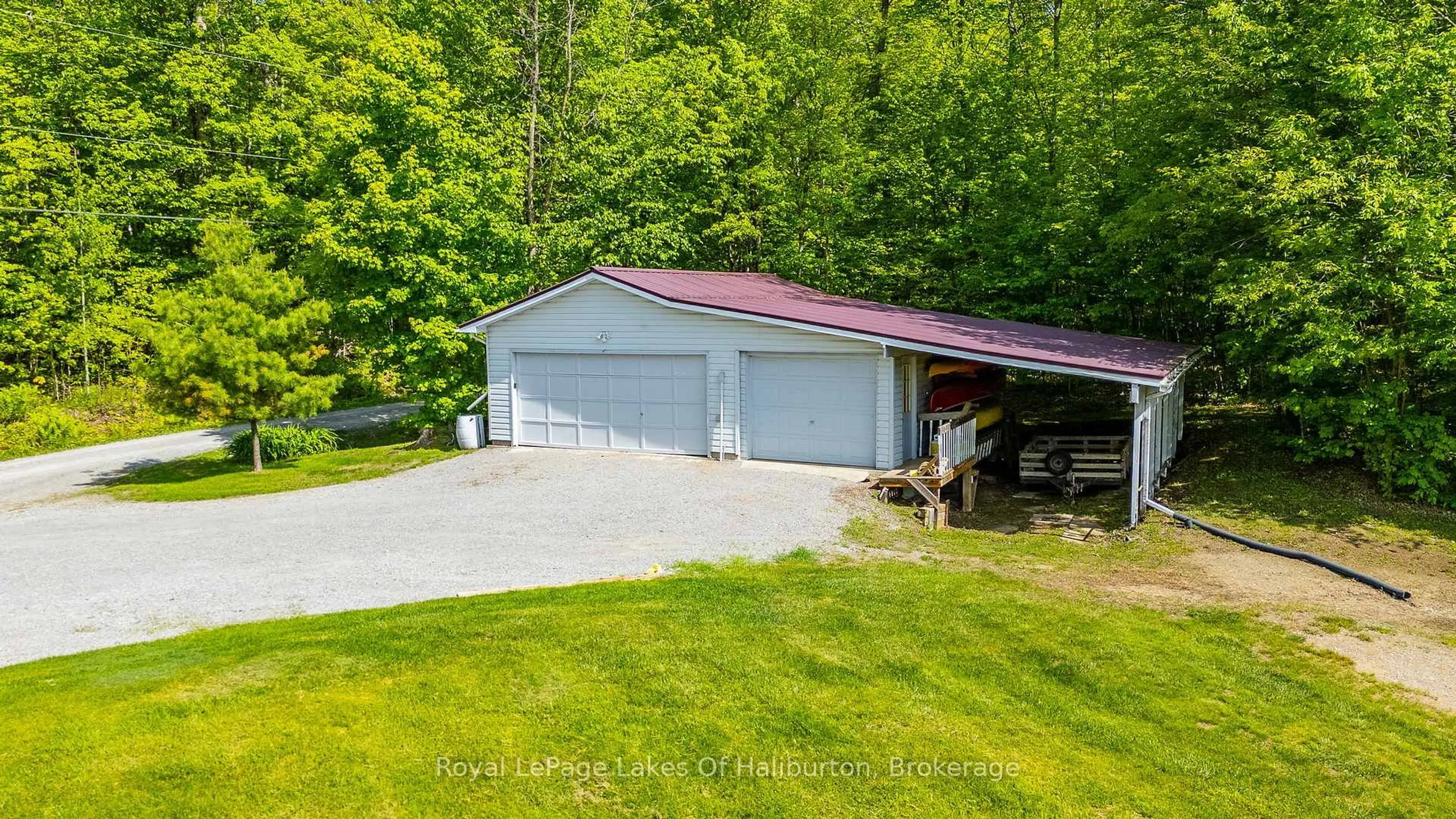 Indoor garage for 1123 Balmoral Lane, Highlands East Ontario K0M 1R0