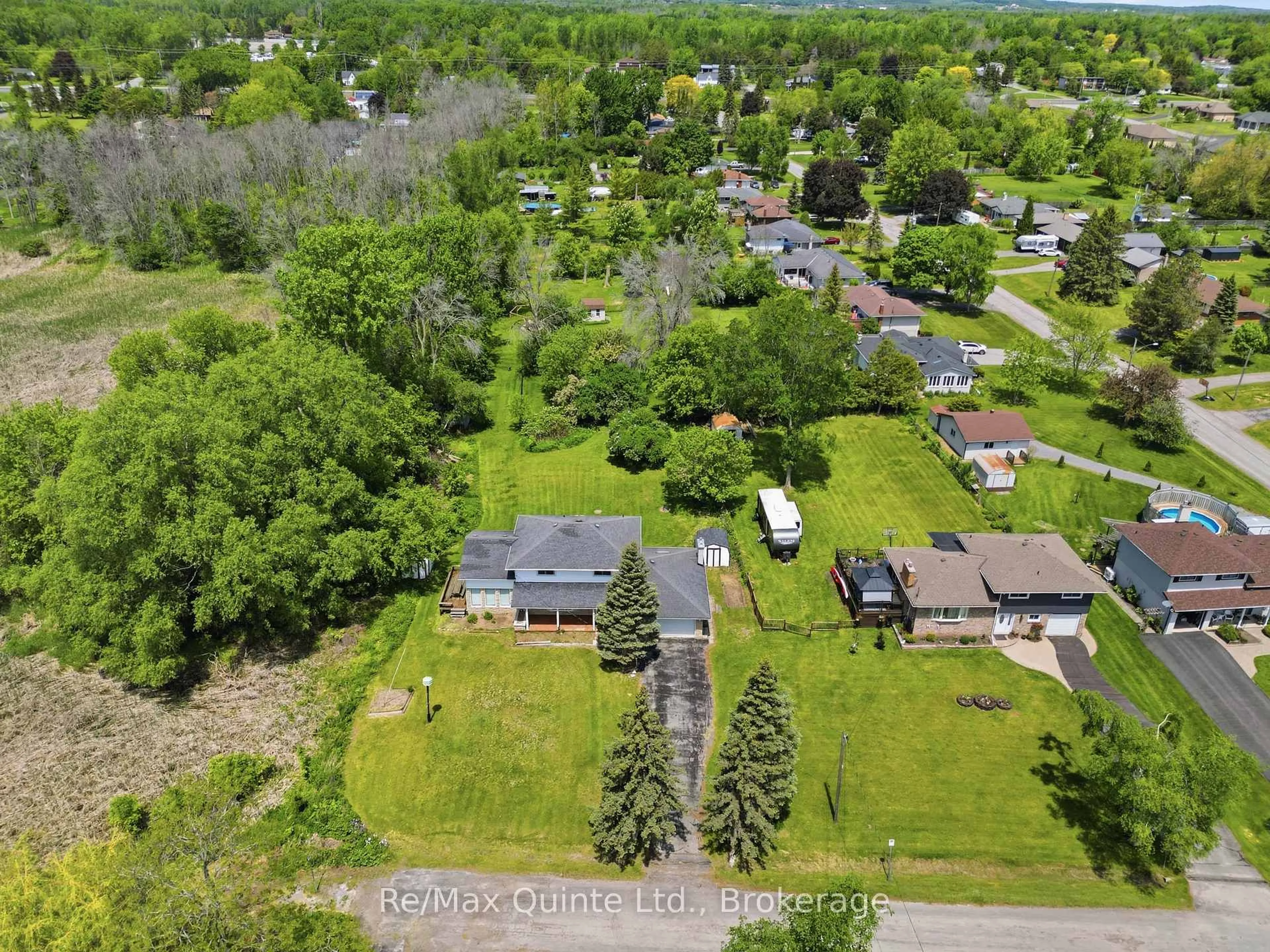 A pic from outside/outdoor area/front of a property/back of a property/a pic from drone, street for 106 Baylea Dr, Quinte West Ontario K8V 5P5